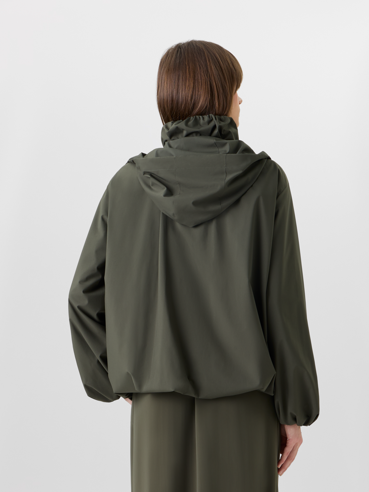 Designer Kurzparka aus wasserabweisendem Parachute-Taft - Grün #editorial