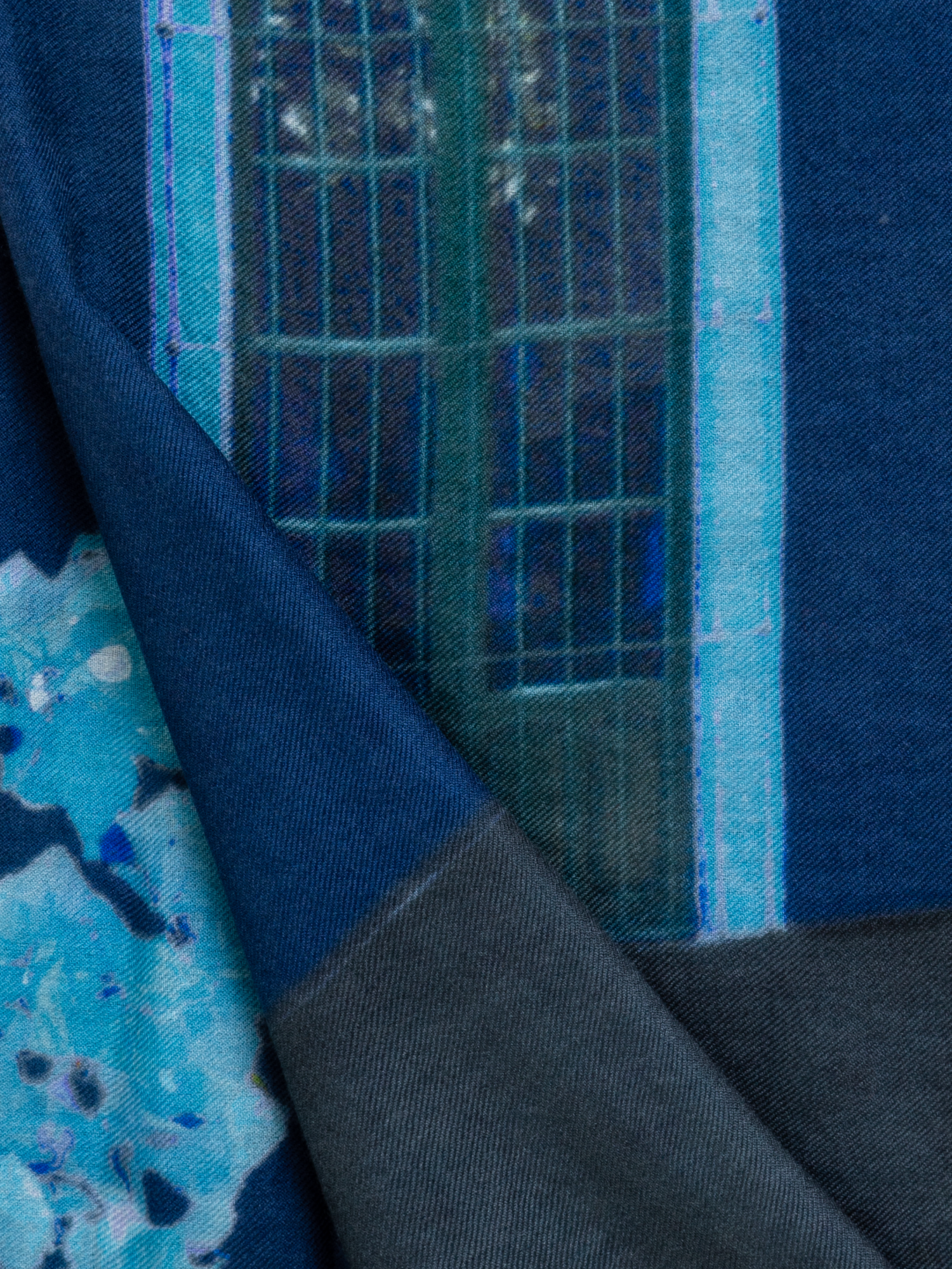 Designer Schal mit Bougainvillea Porta-Druck - Schwarz - Blau - Violett - Grau - Rosa