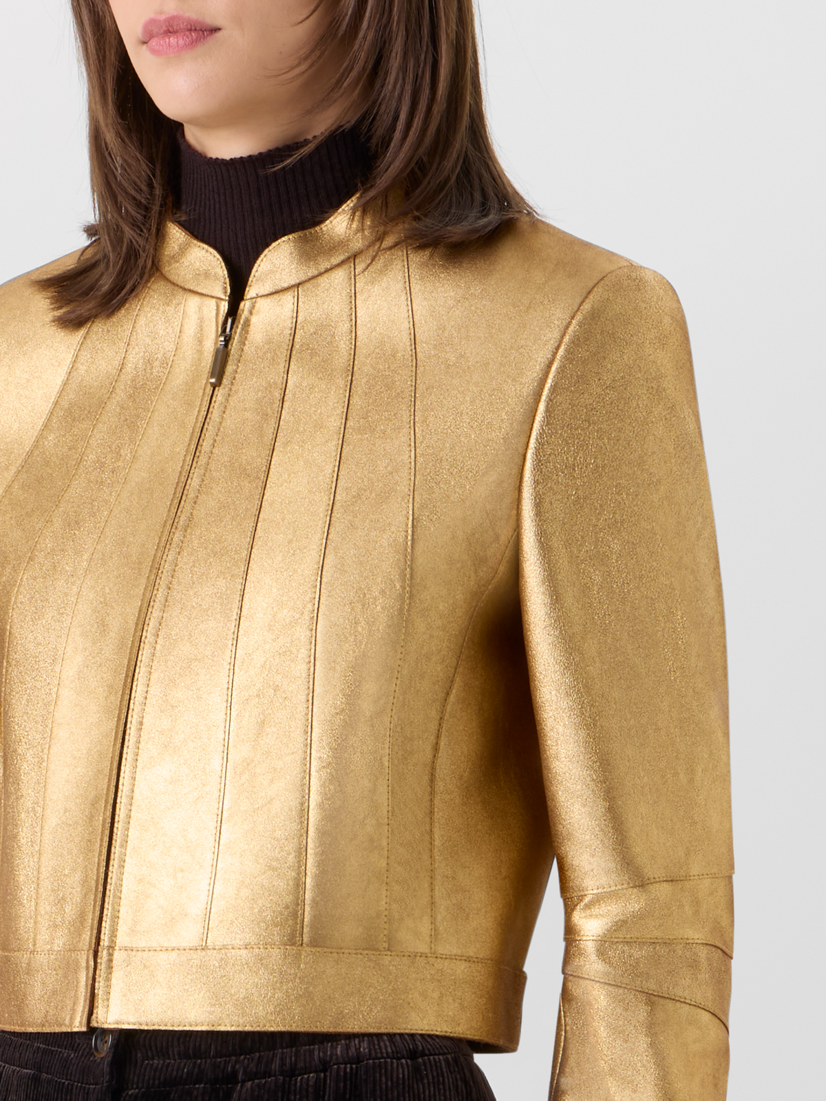 Designer Kurze taillierte Jacke aus Lamé-Kalb-Nappaleder - Gold 