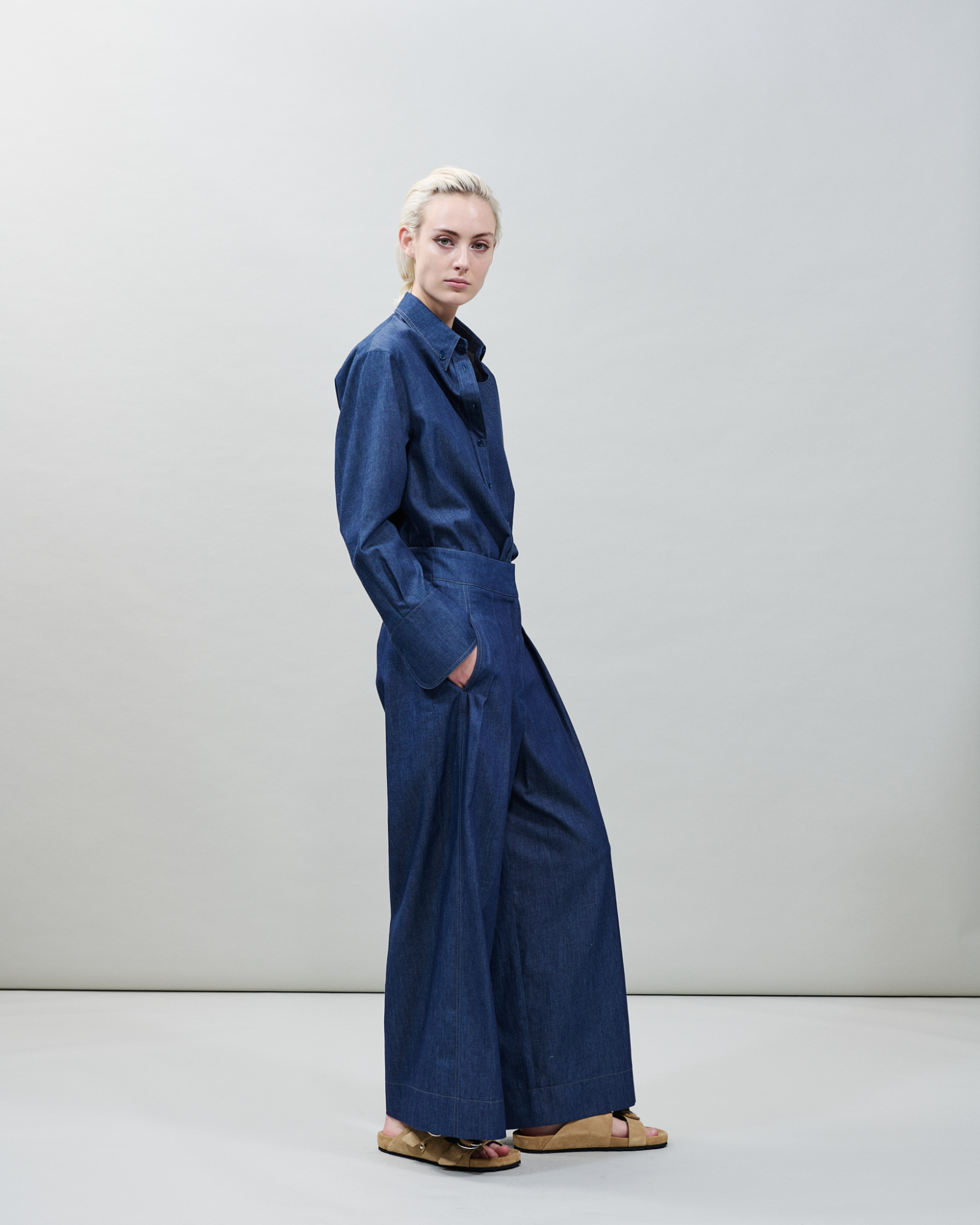 Designer Oversize Hemdbluse aus leichtem Baumwoll-Denim - Blau 