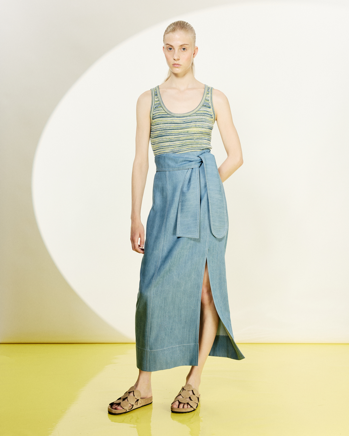 Designer Midi-Bleistiftrock aus Viskose-Denim mit Wickeldetail - Blau #editorial