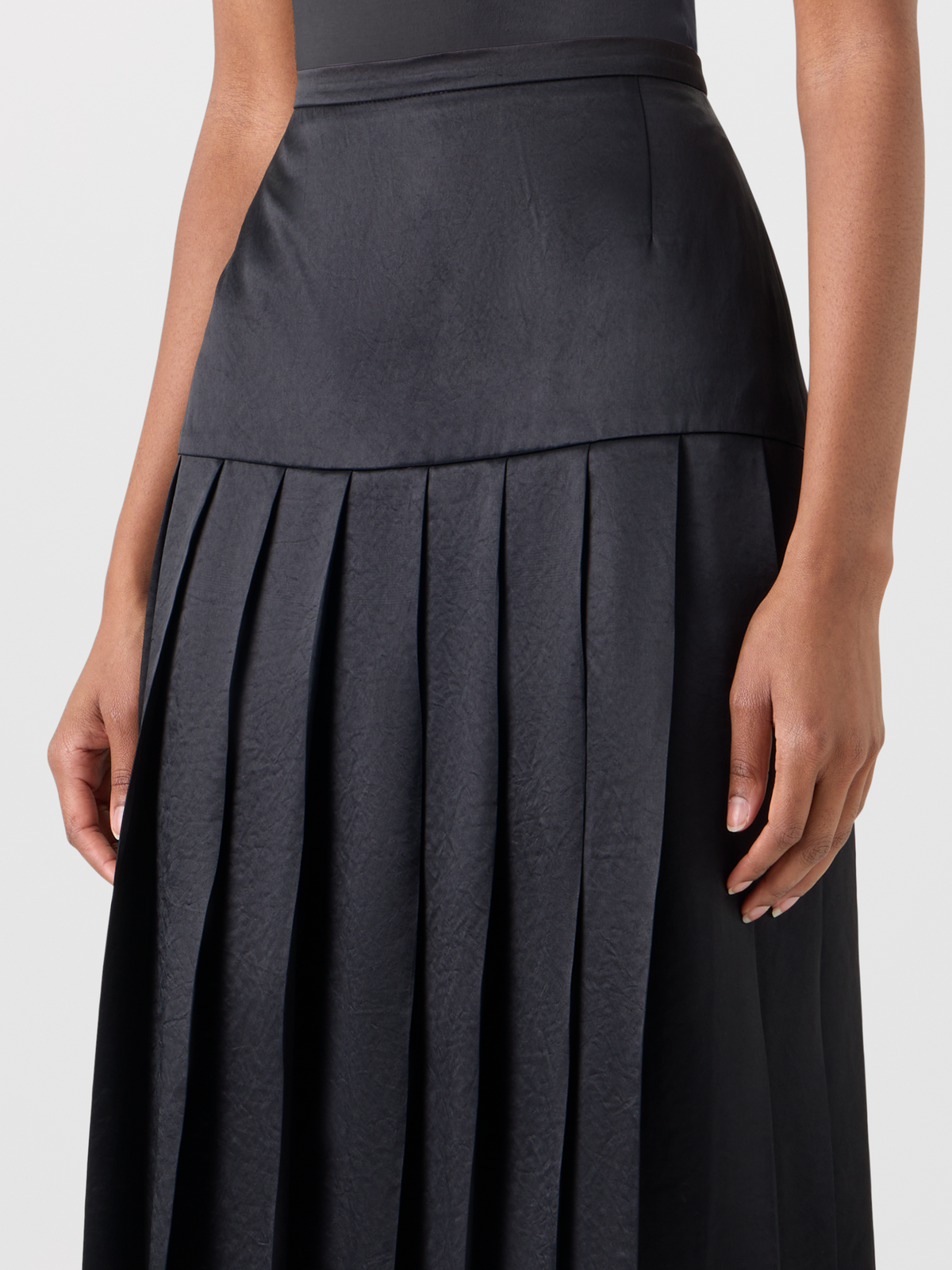 Designer Plissierter Midirock aus Satin - Schwarz 