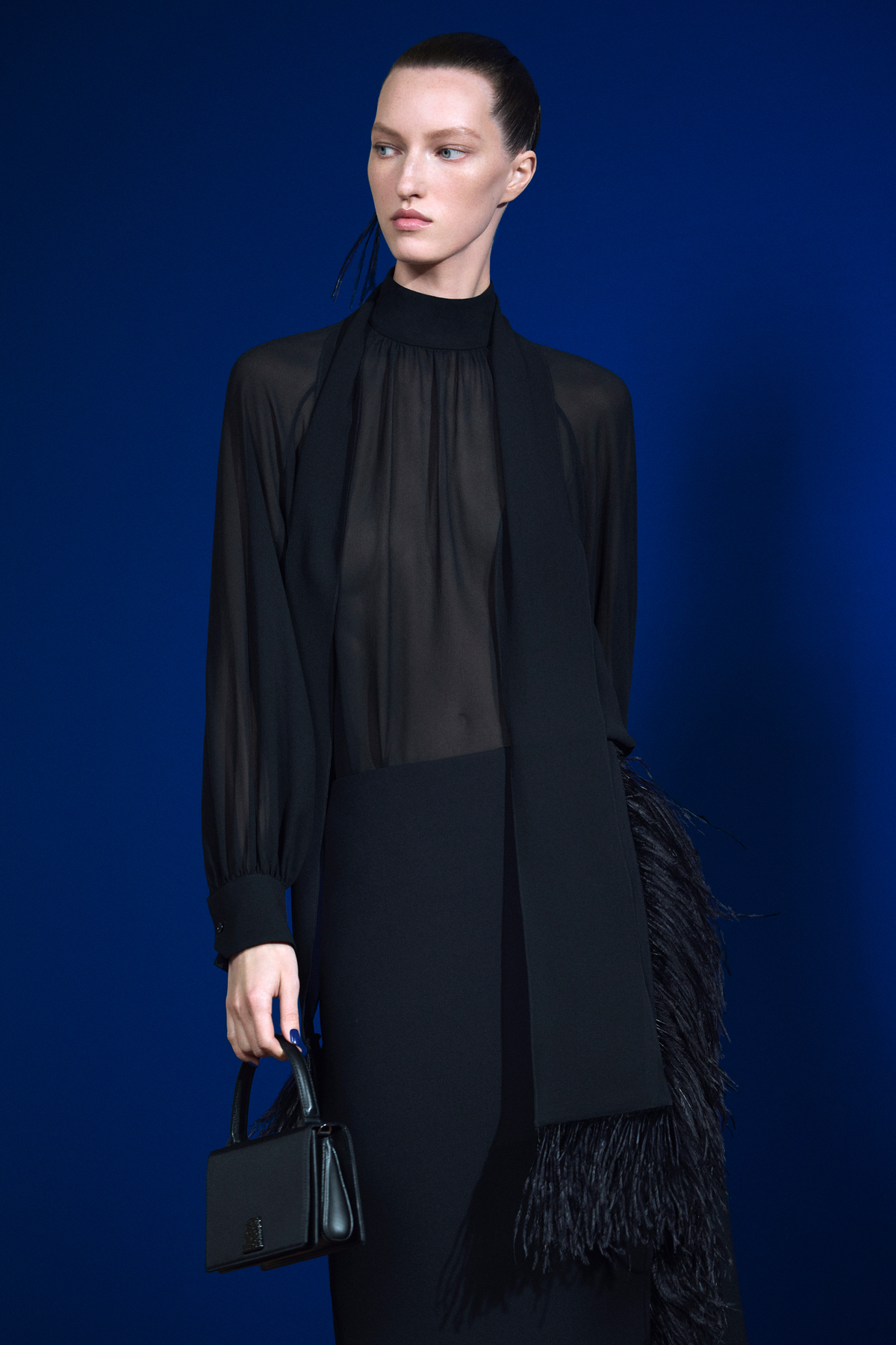 Designer Transparente Seidenbluse mit Federbesatz - Schwarz #editorial