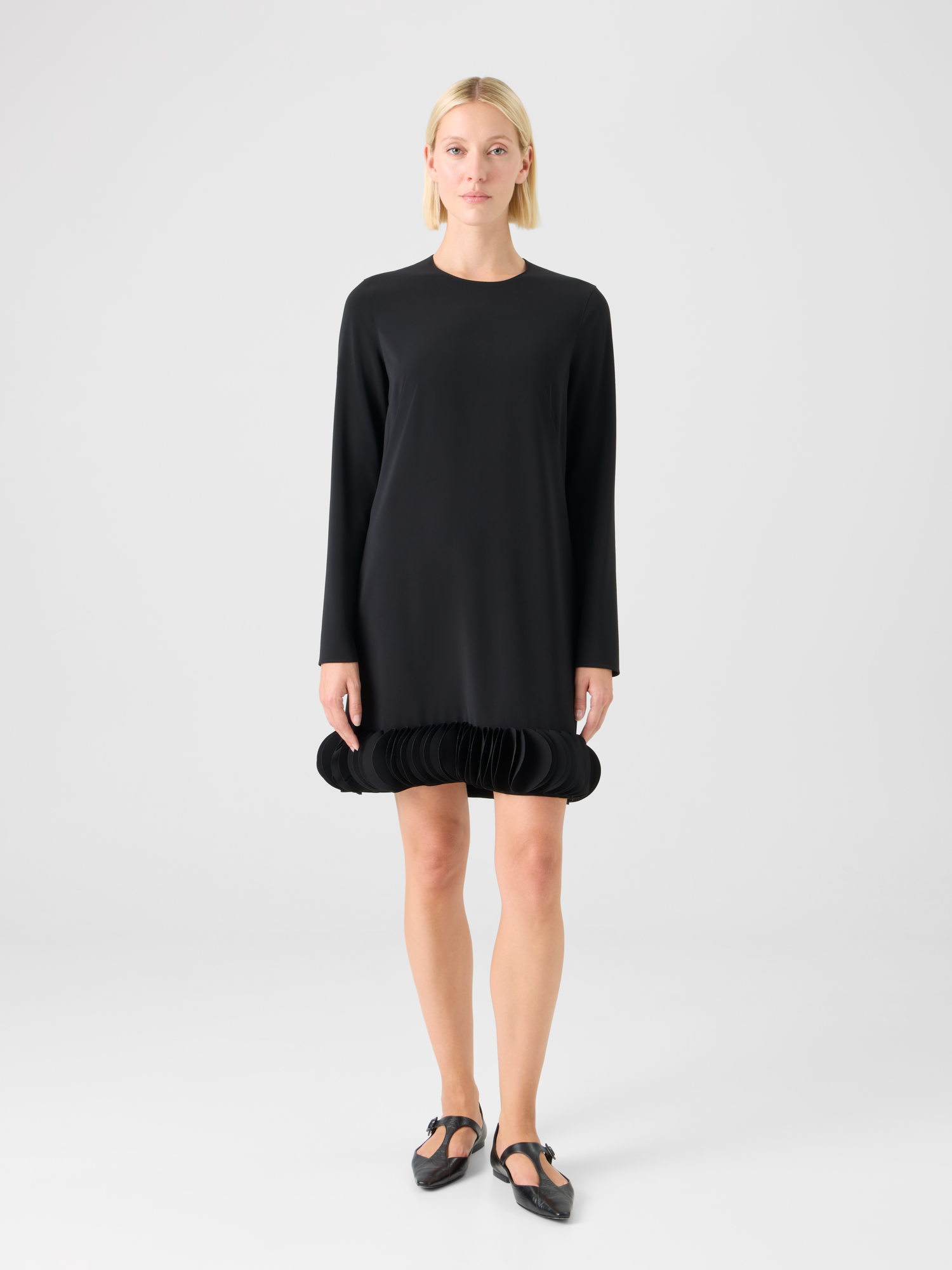 Designer Kleid aus Crêpe mit 3D-Punktsaum und Lasercut - Schwarz 