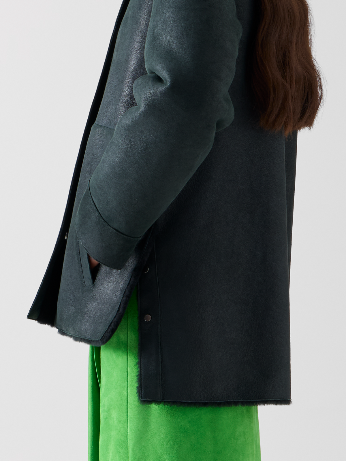 Designer Wendbare Hemdjacke aus Merinillo-Lammfell - Schwarz - Grün 