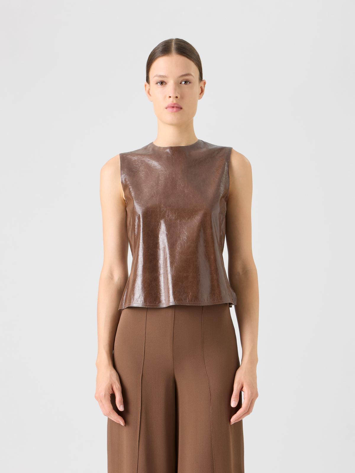 Designer Ärmelloses Top aus lackiertem Leder - Braun #editorial