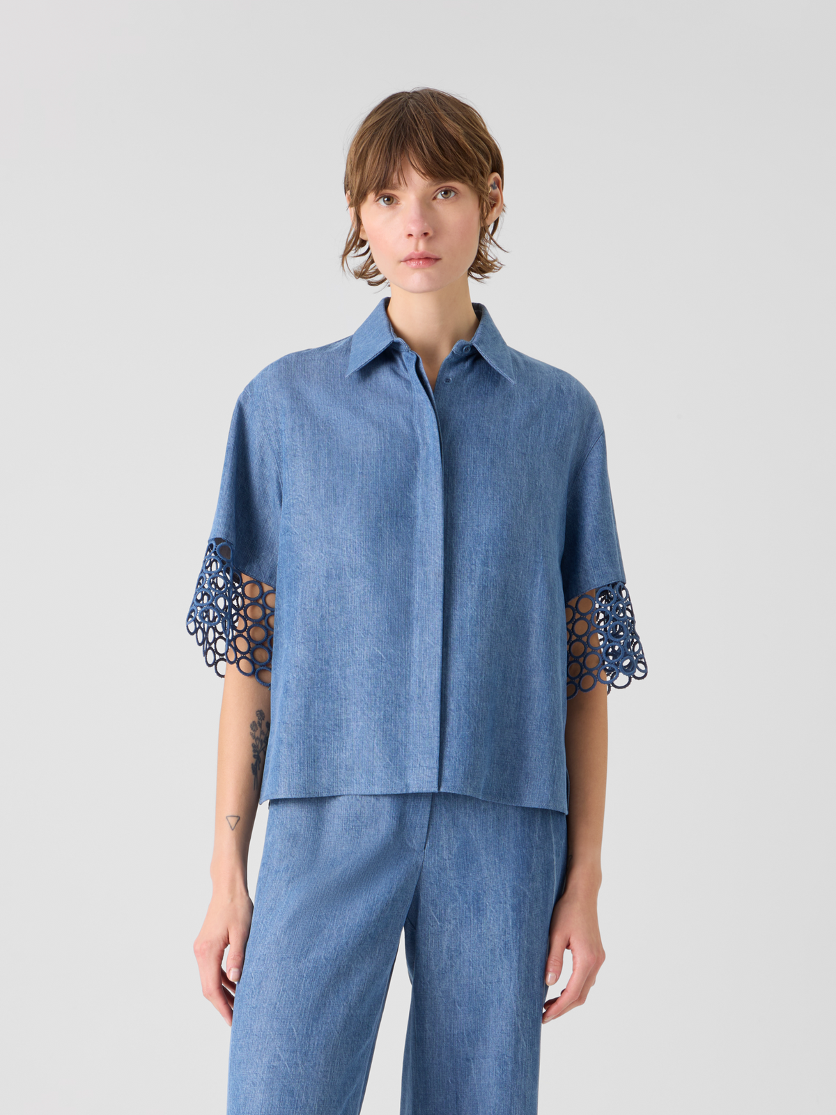 Designer Denim-Bluse mit Ösen-Guipure - Blau