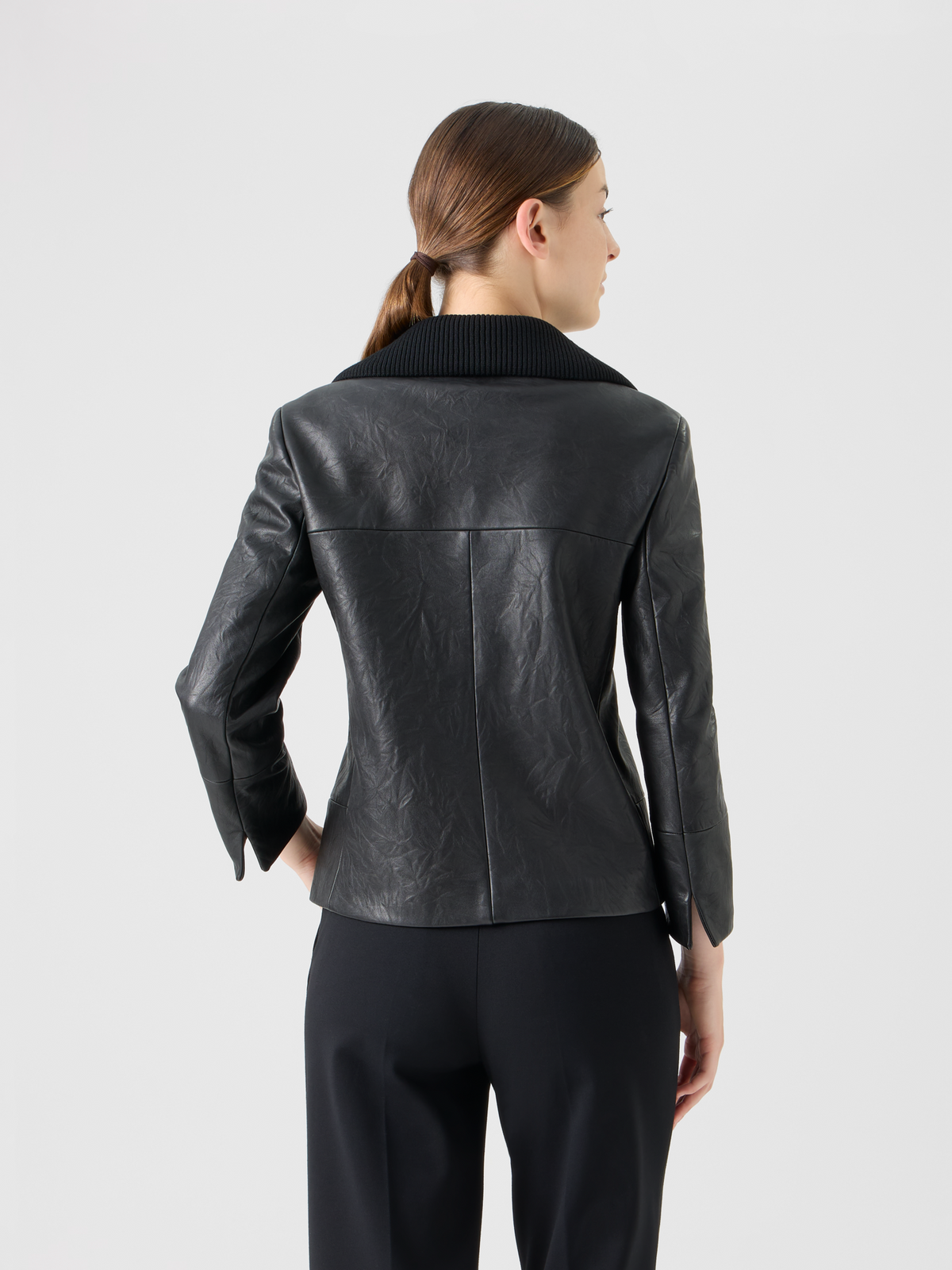 Designer Jacke aus gekräuseltem Lammnappa - Schwarz #editorial