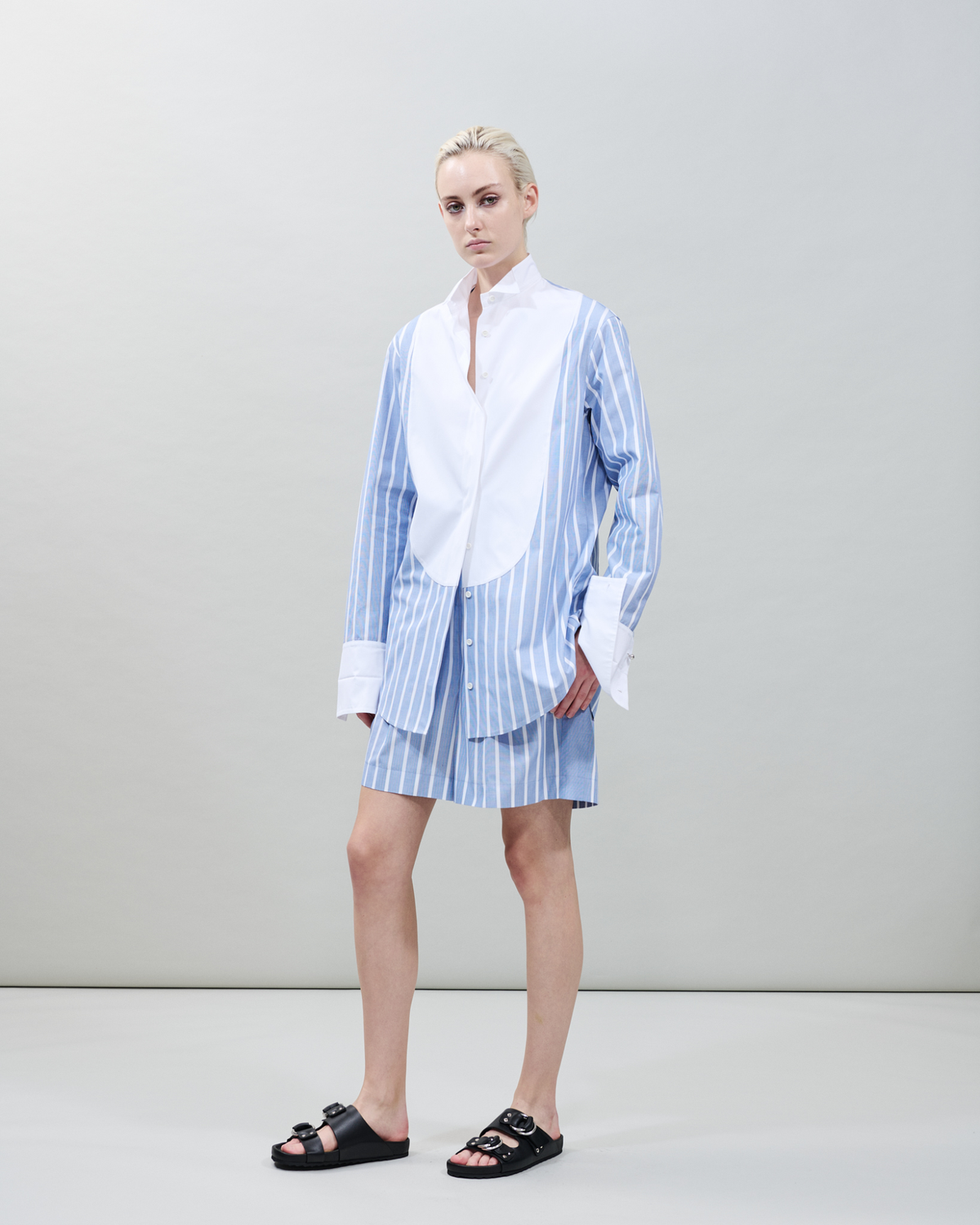 Designer Gestreifte Baumwoll-Tunikabluse mit XL-Plastron - Blau - Bunt #editorial