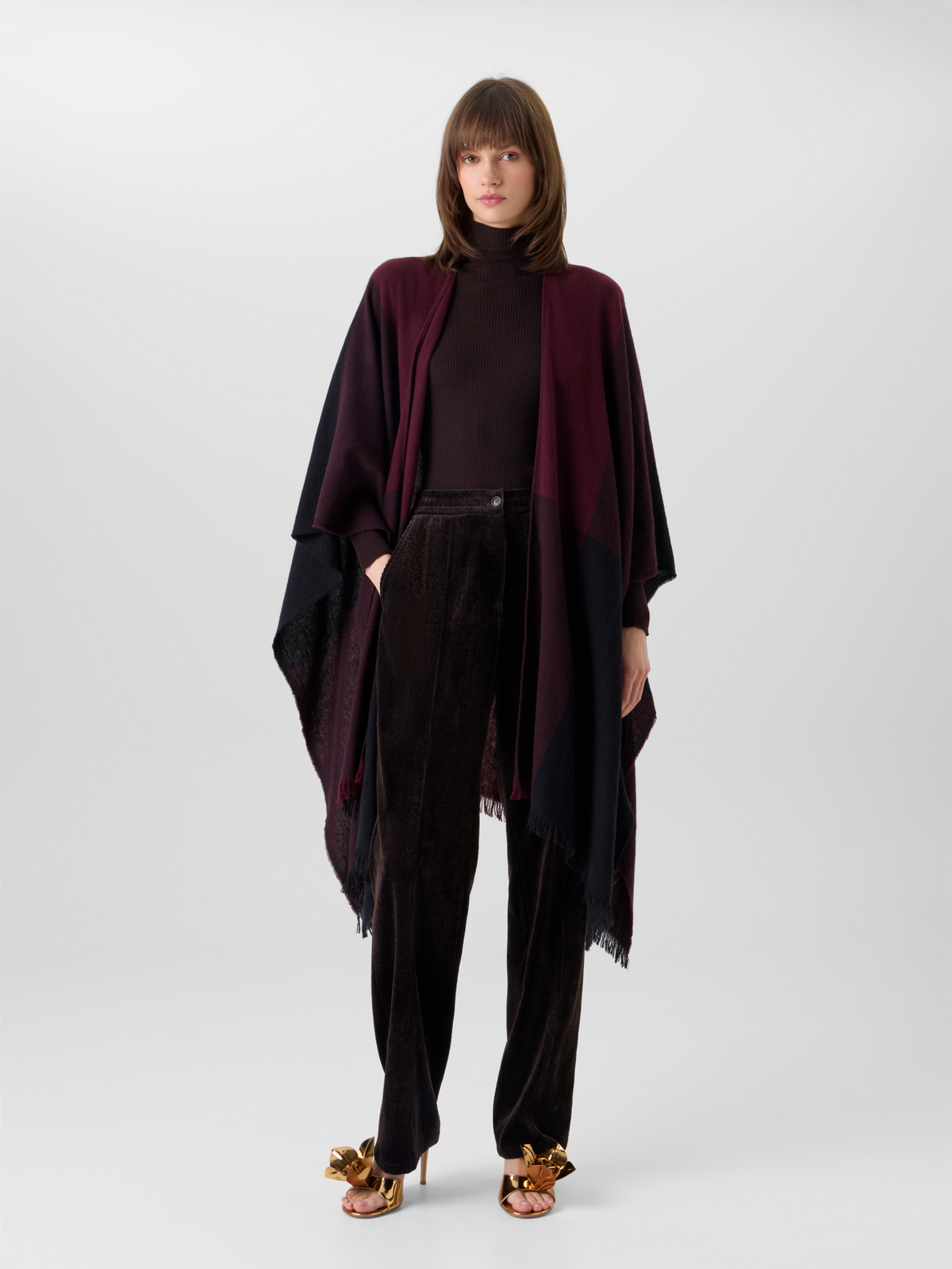 Designer Karierter Cape-Schal aus Wolle-Kaschmir mit Fransen - Rot - Weinrot #editorial