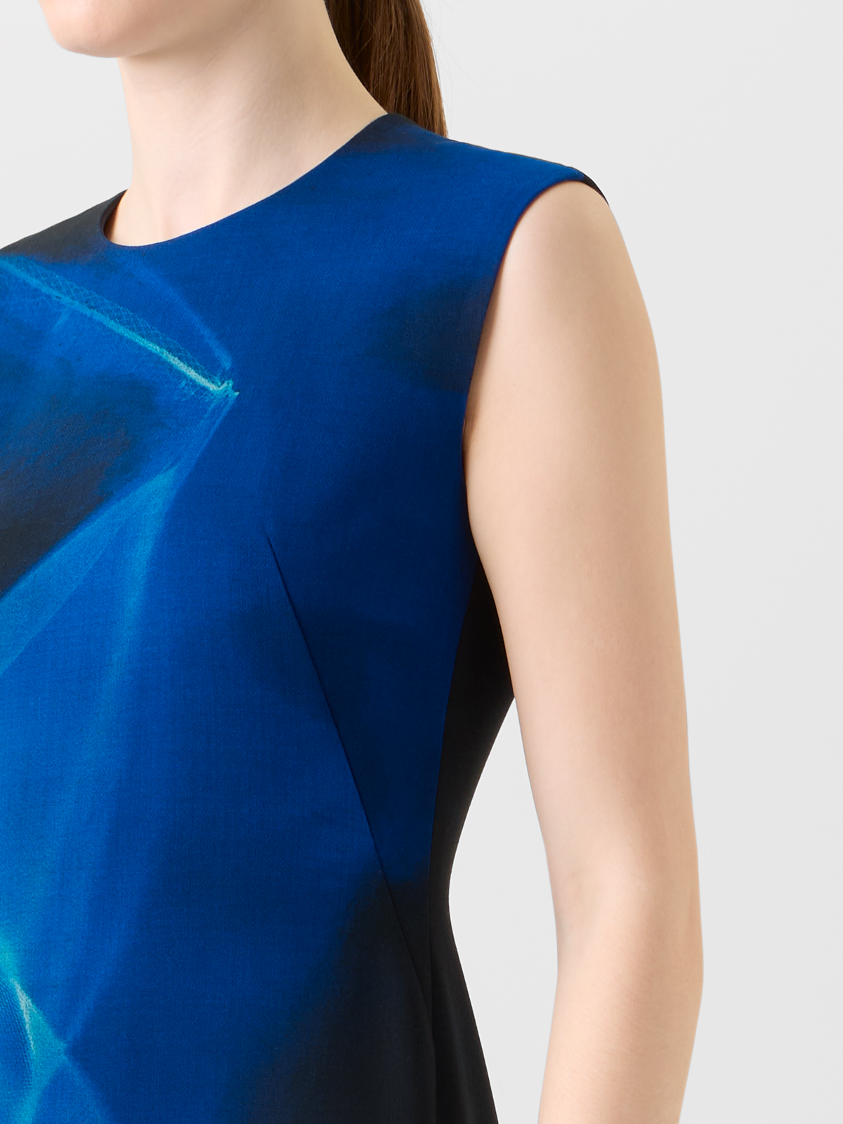 Designer Woll Etui Kleid in Cyanotype Print - Blau - Bunt #editorial