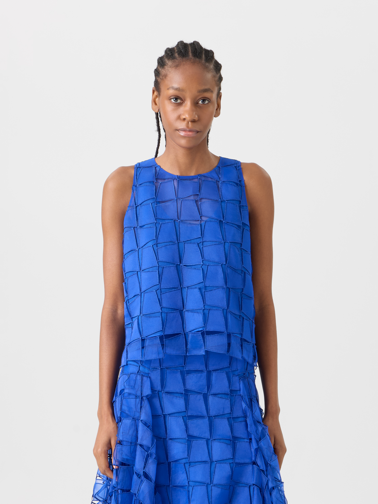 Designer Bluse mit Trapez-Stickerei aus Organza - Blau 