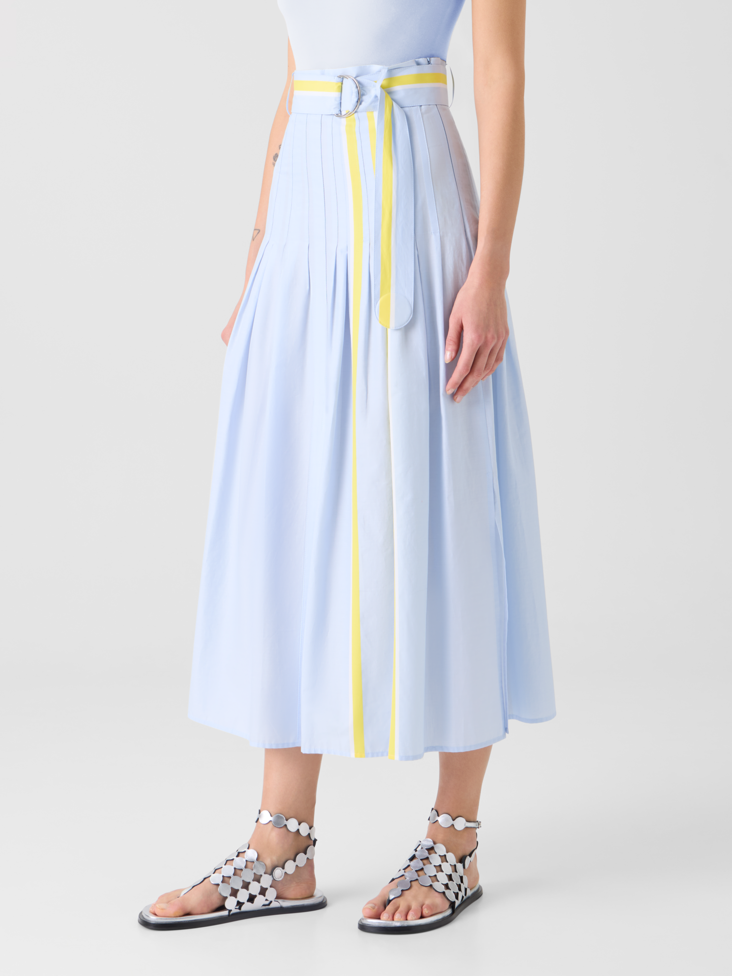 Designer Plissierter gestreifter Baumwoll-Chambray-Midirock mit Gürtel - Blau - Bunt 