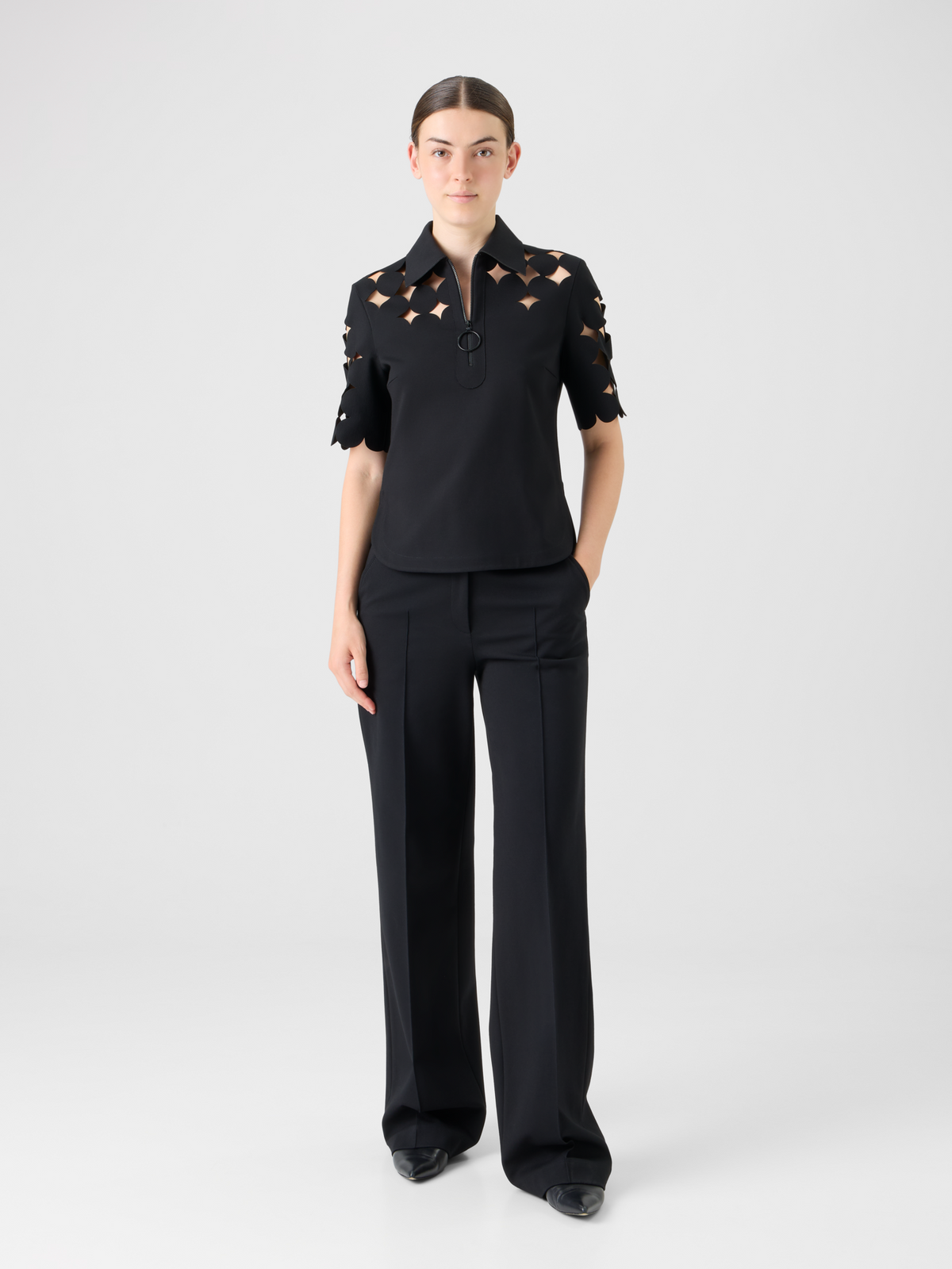 Designer Poloshirt mit Dropping-Dot-Ausschnitt - Schwarz #editorial