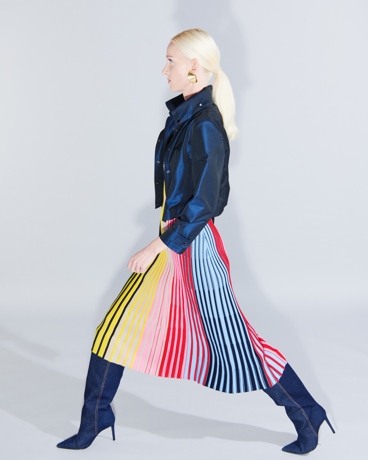 Designer Merino-Strickkleid mit Regenbogenripp - Bunt #editorial