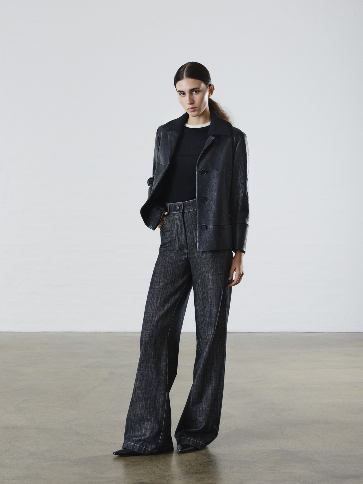 Designer Jacke aus gekräuseltem Lammnappa - Schwarz #editorial