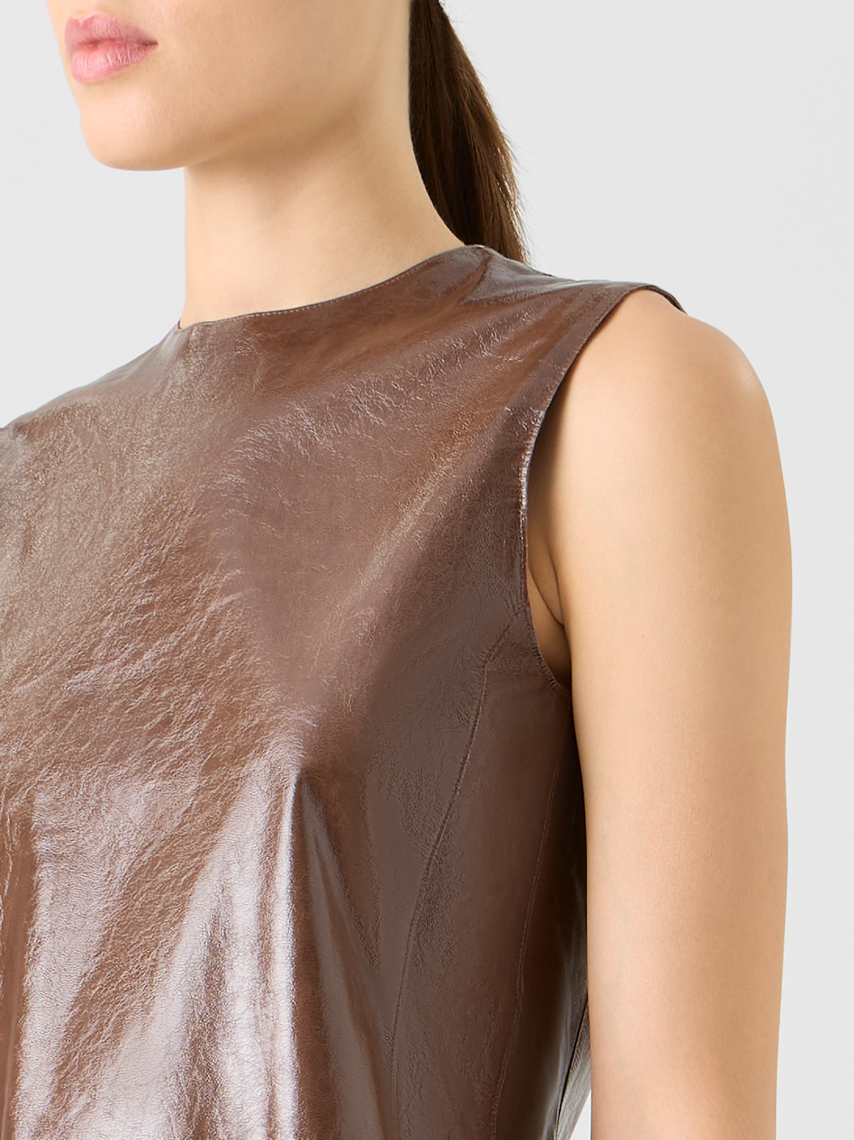 Designer Ärmelloses Top aus lackiertem Leder - Braun #editorial