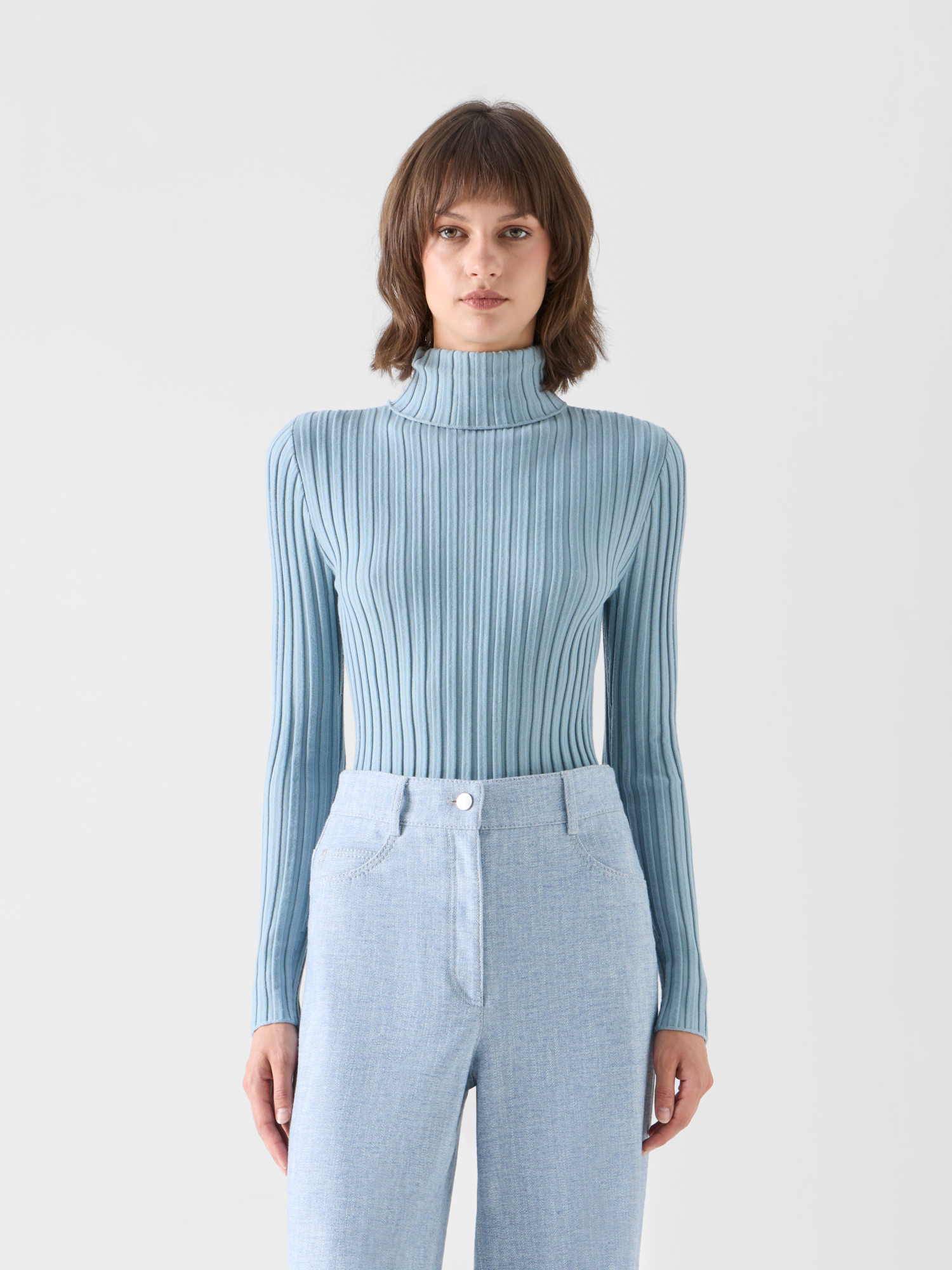 Designer Taillierter Rollkragen aus Merino-Rippstrick - Blau 