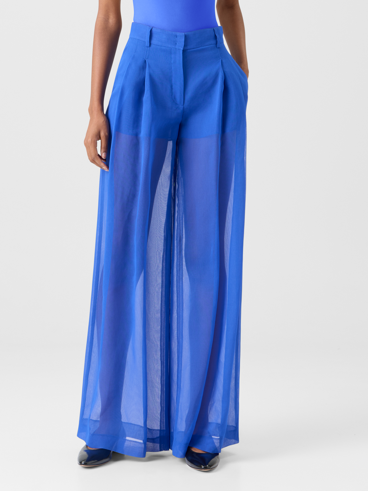 Designer Cassie weite transparente Hose aus Seidenorganza #editorial