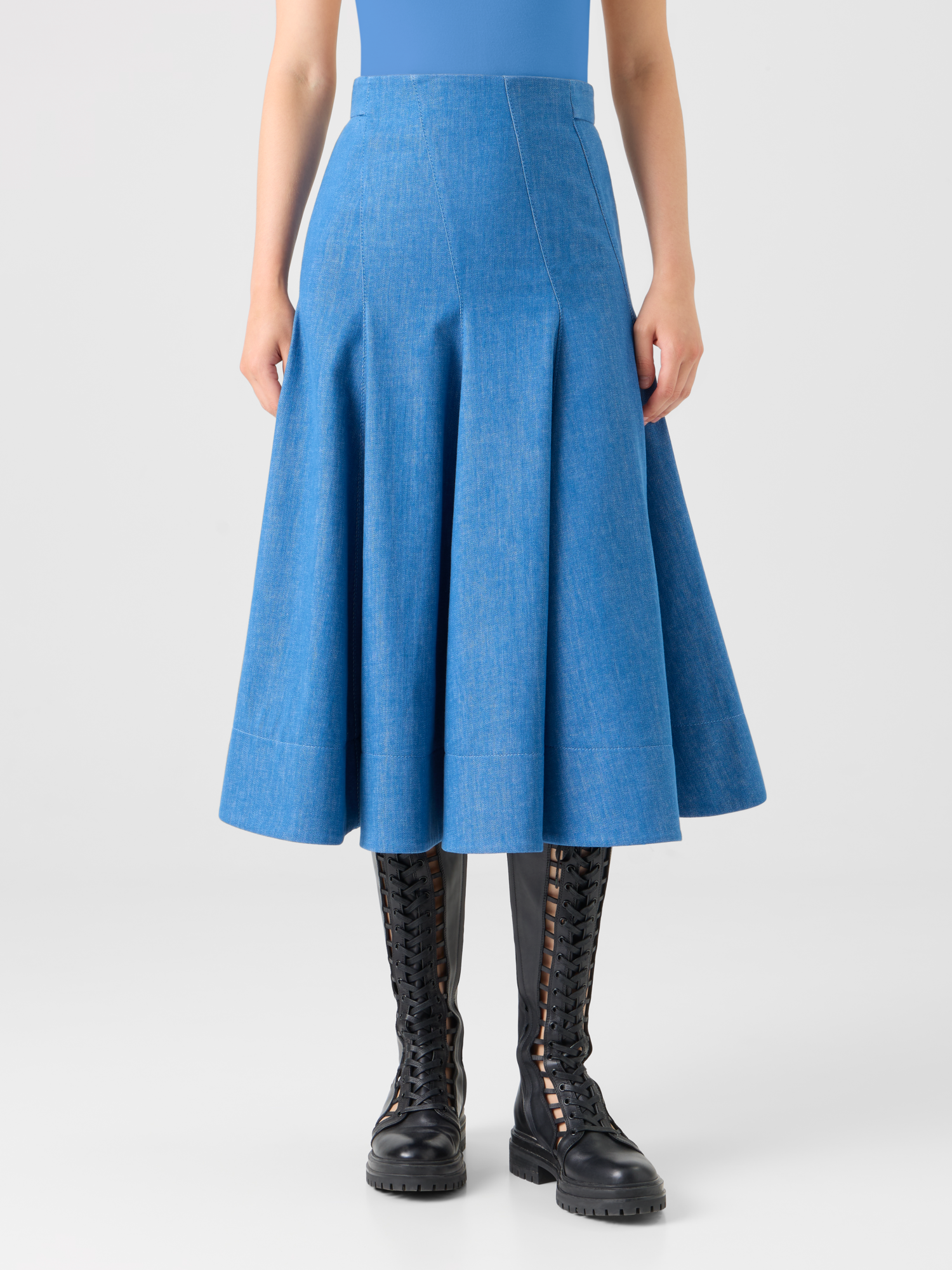 Designer Diagonaler Godet-Midirock aus Stretch-Denim aus Baumwolle - Blau 