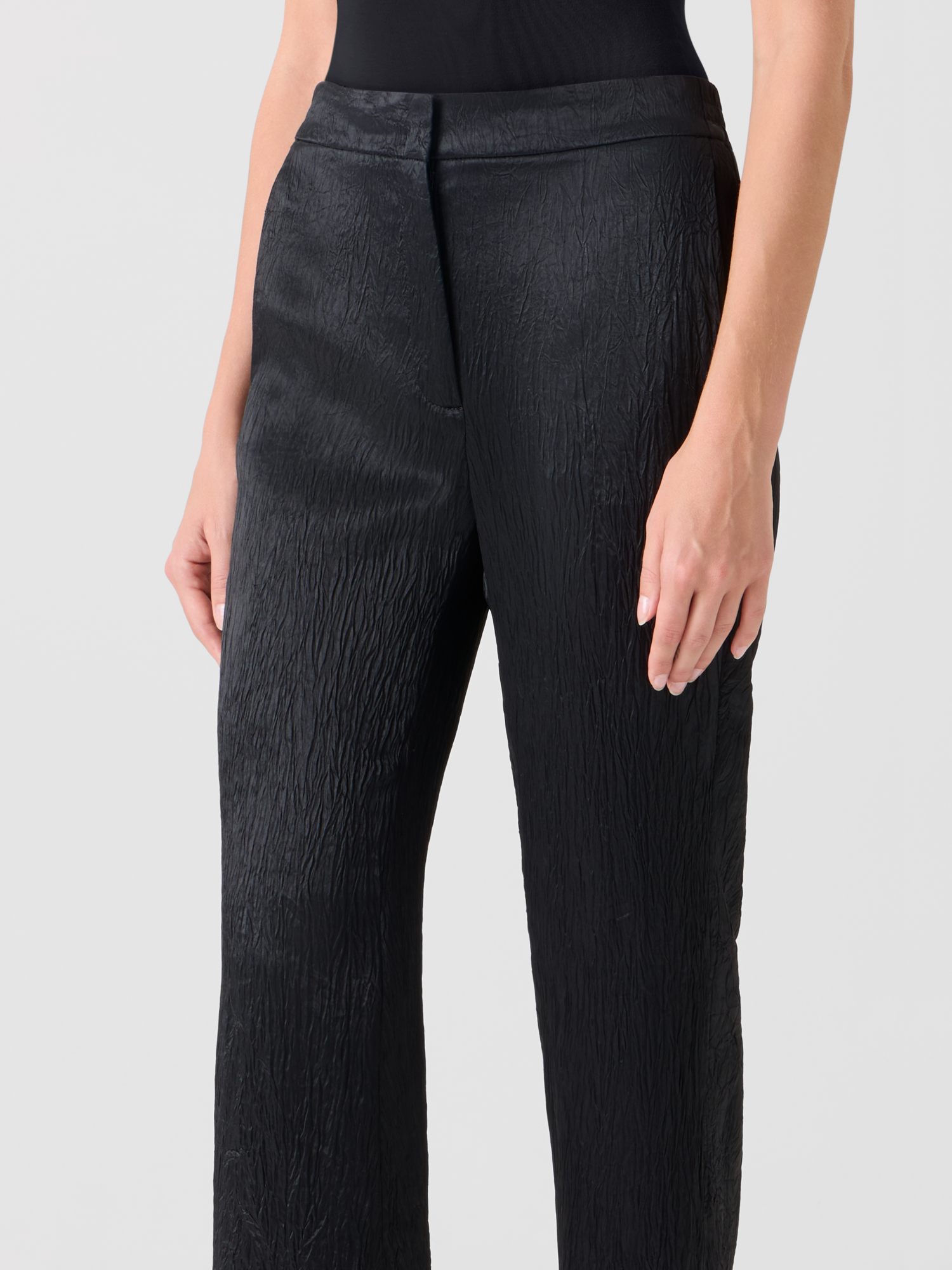 Designer Marla gerade Hose aus Knitter-Satin mit elastischem Bund - Schwarz 