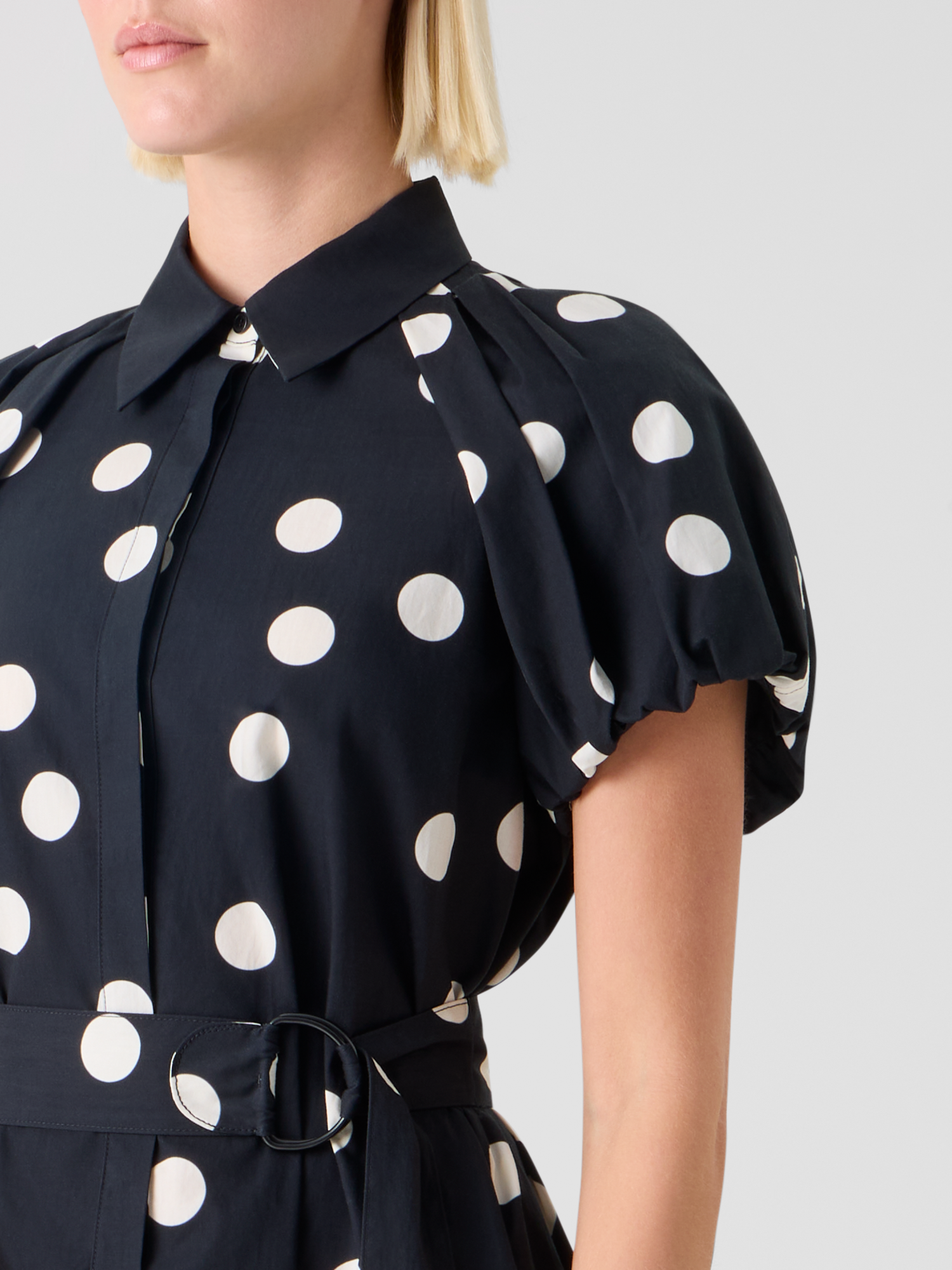 Designer Baumwoll-Hemdblusenkleid mit Puffärmeln und Polka-Dots - Schwarz
