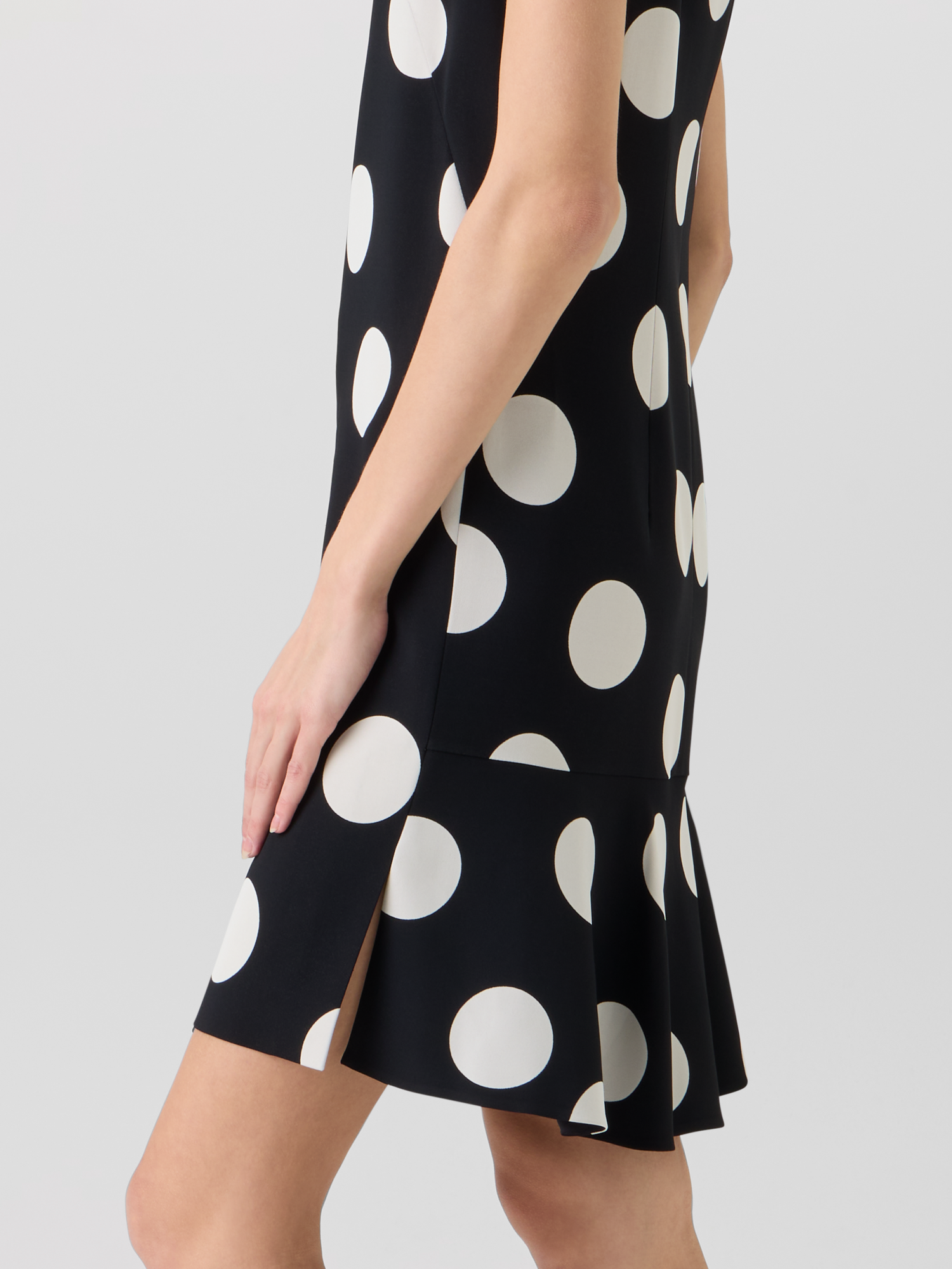 Designer Ärmelloses Shiftkleid aus Viskose-Stretch-Krepp - Schwarz 