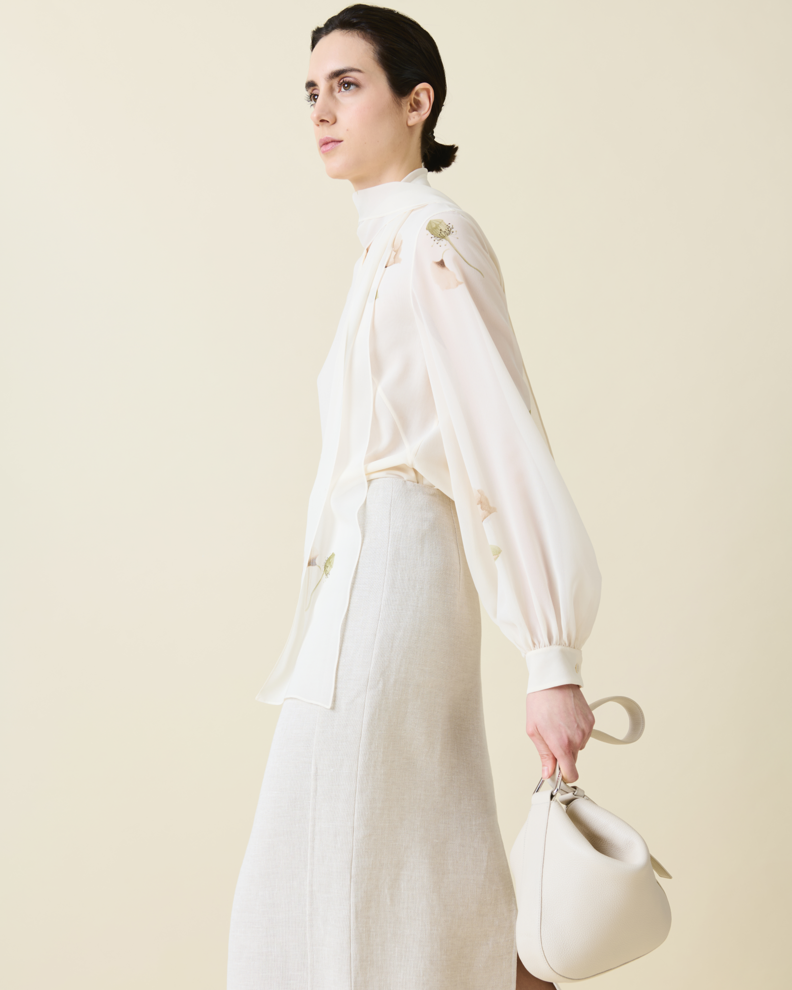 Designer Seidenbluse mit Schleife und Anemone Druck - Bunt - Ecru - Weiss 