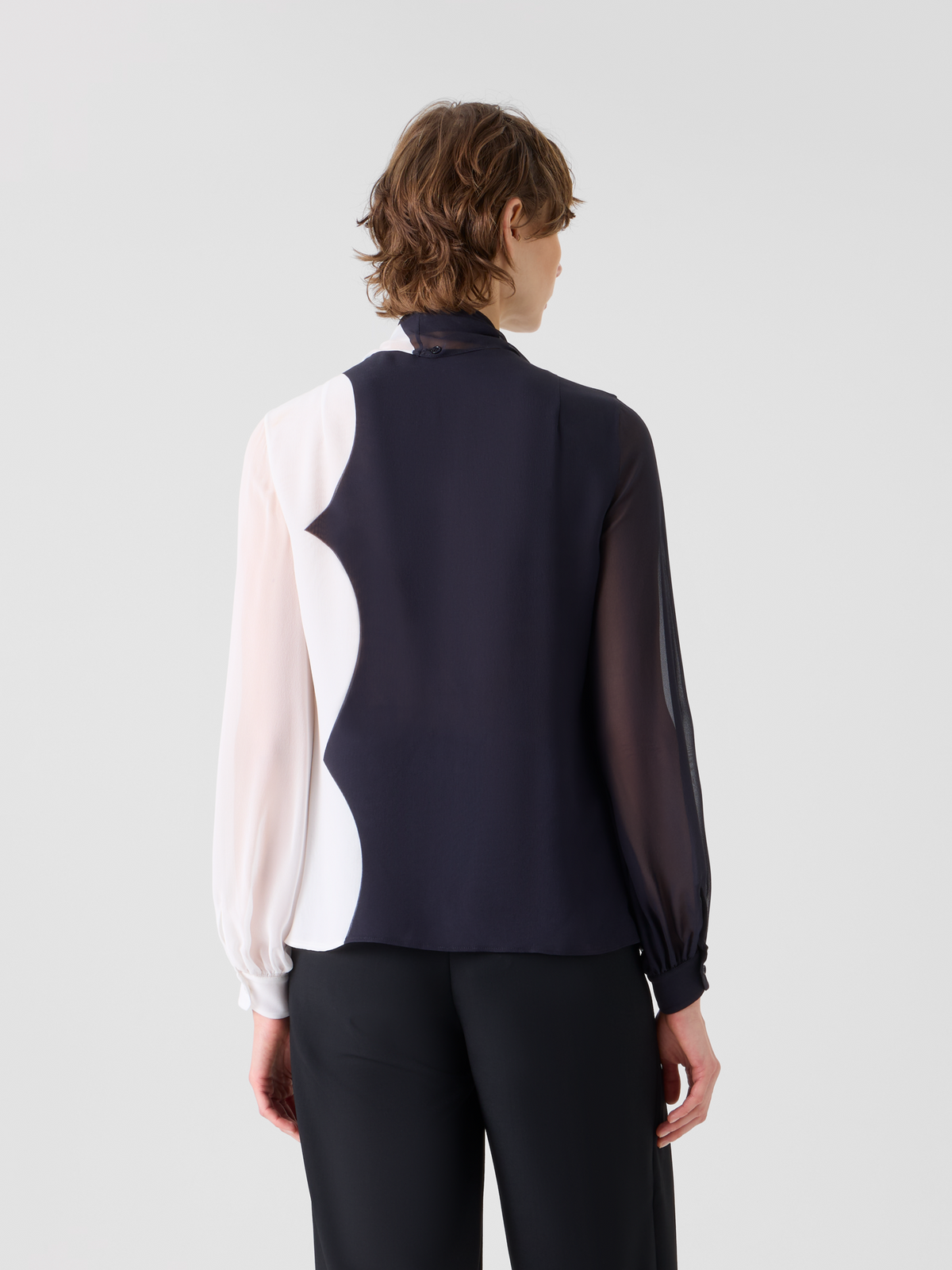 Designer Seidenbluse mit Volumenärmeln - Bunt #editorial