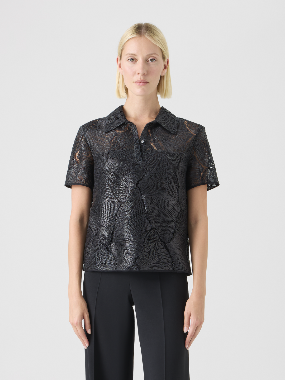Designer Polobluse aus lackierter Fächerspitze - Schwarz #editorial