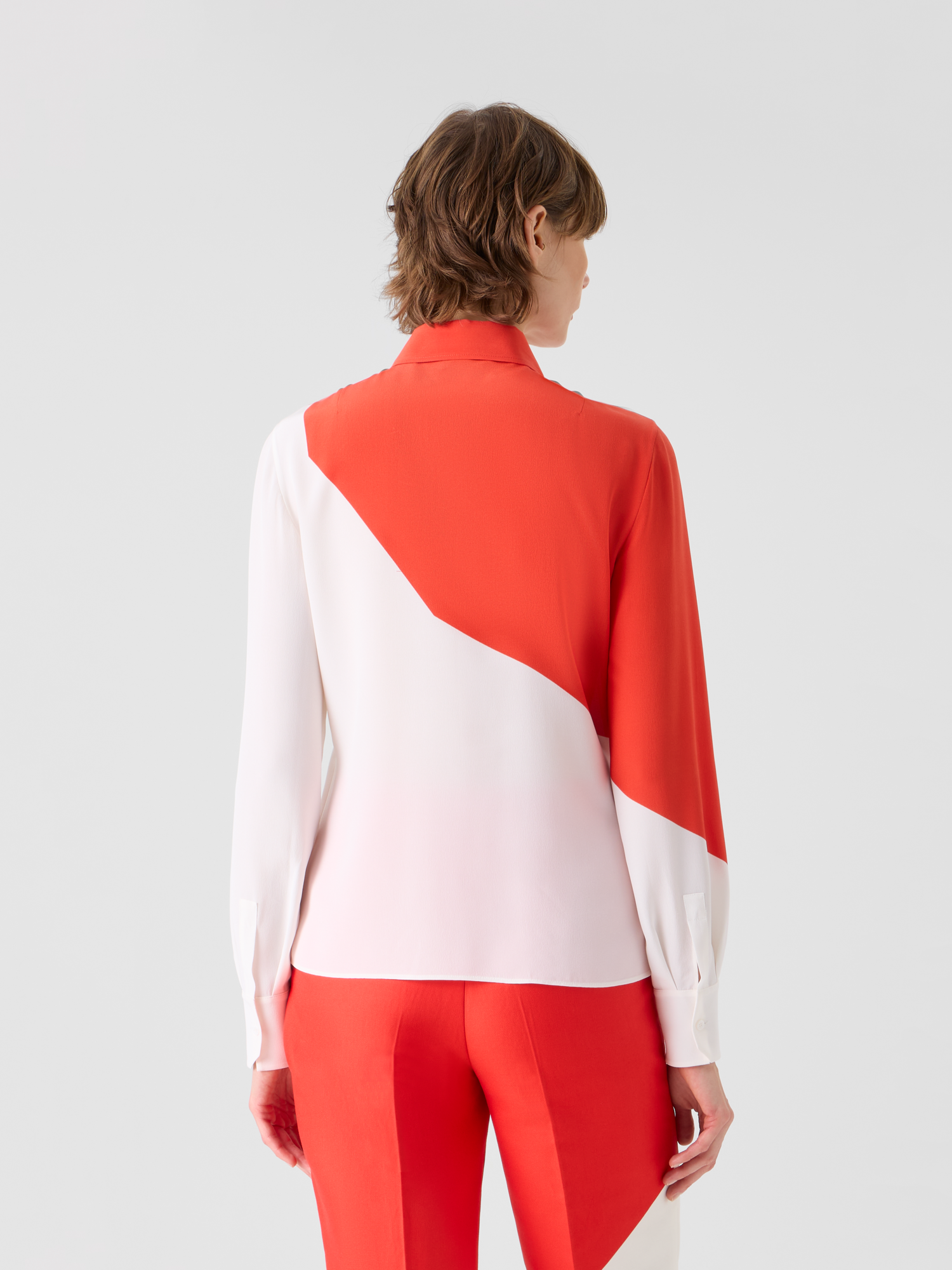 Designer Seiden-Crêpe-Bluse mit Polygon-Druck - Bunt 