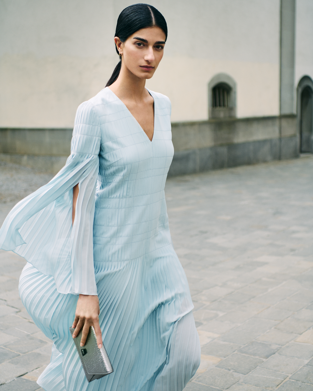 Designer Langes Plisseekleid mit ausgestellten Ärmeln - Blau #editorial