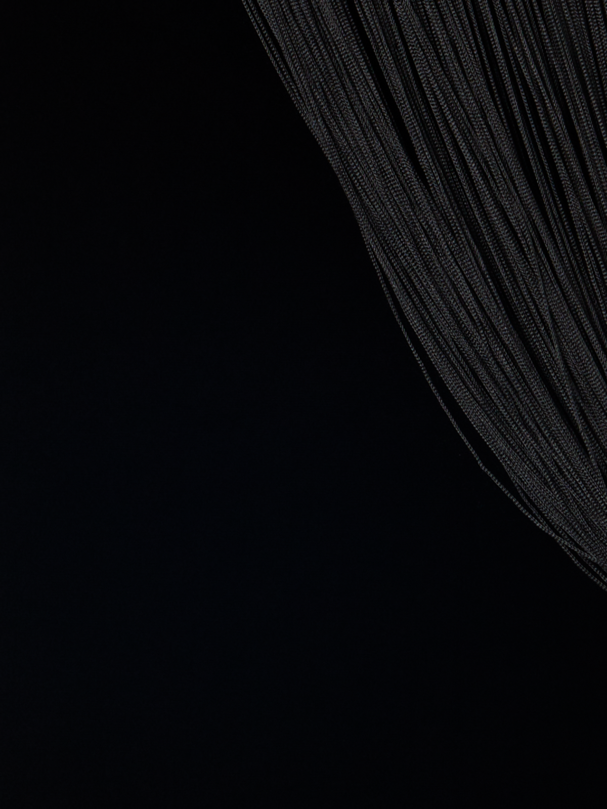 Designer Bleistiftrock aus Samt-Neopren mit The Fringe Knot - Schwarz