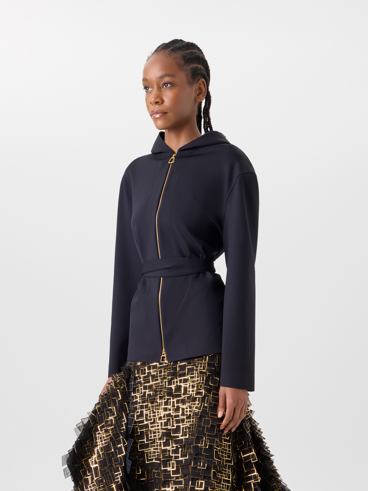 Designer Kapuzenjacke aus leichtem Neopren mit offenem Rücken - Schwarz #editorial