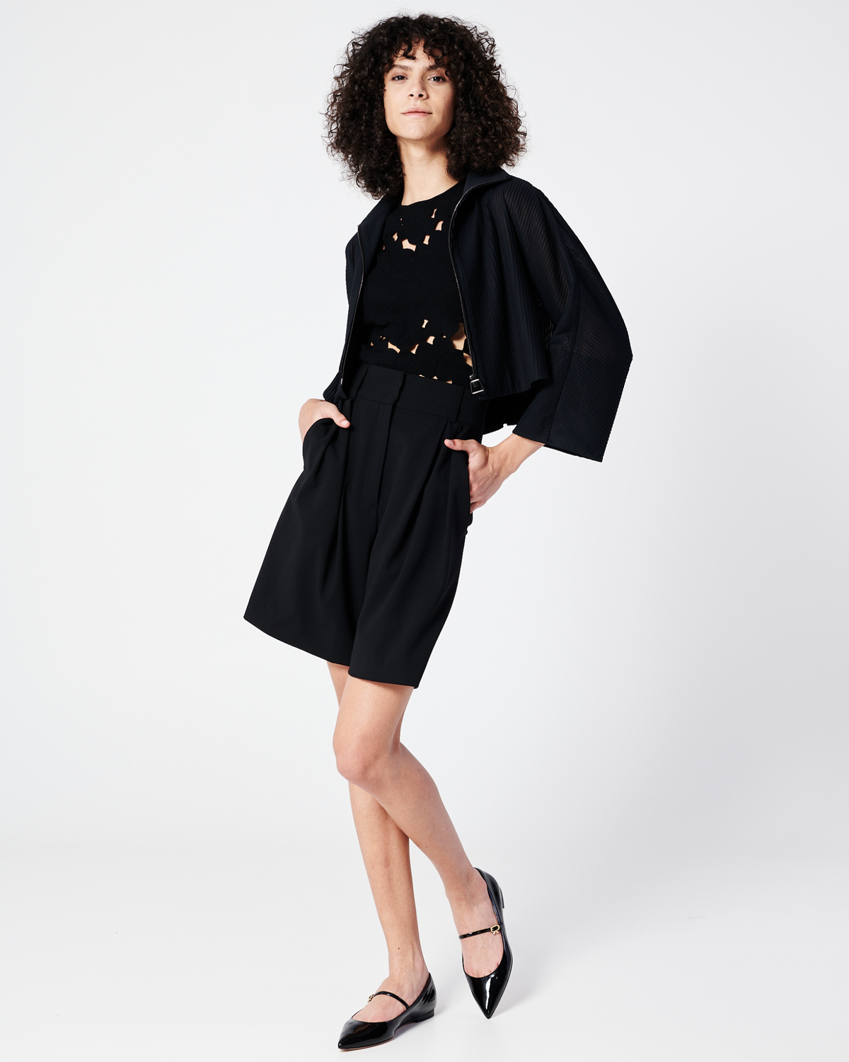 Designer Plissierte Bermudashorts aus Cool Wool - Schwarz #editorial