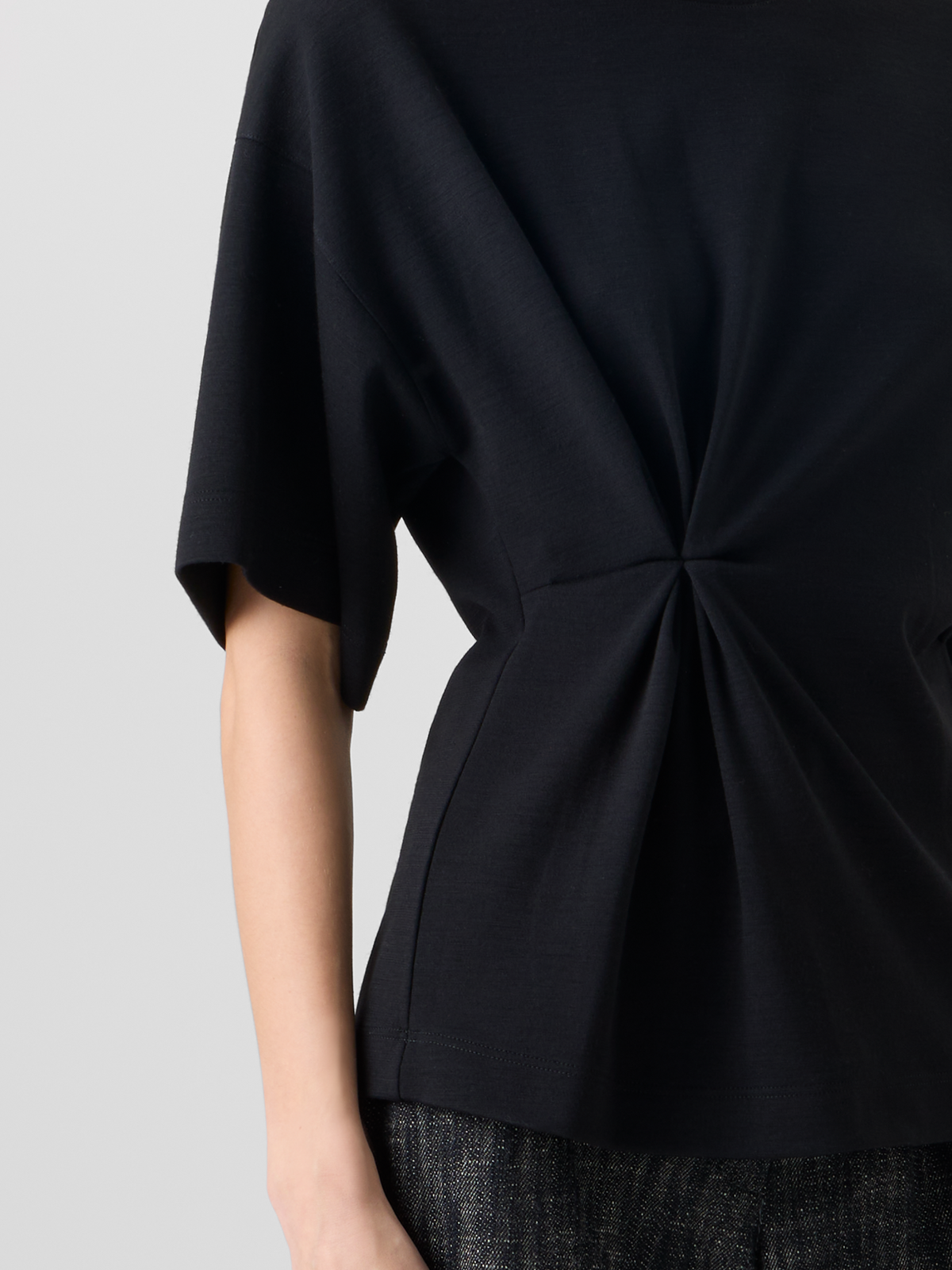 Designer Kurzärmeliges T-Shirt mit Punto Dot Applikation - Schwarz #editorial