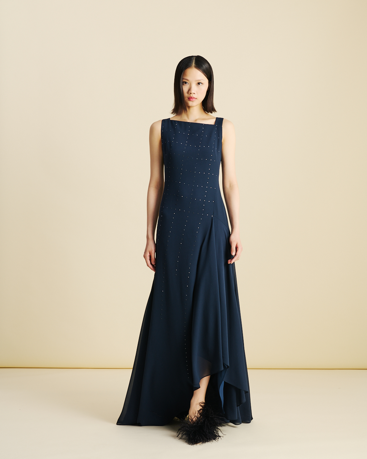 Designer Langes Kleid mit Swarovski Applikationen  - Dunkelblau - Blau #editorial