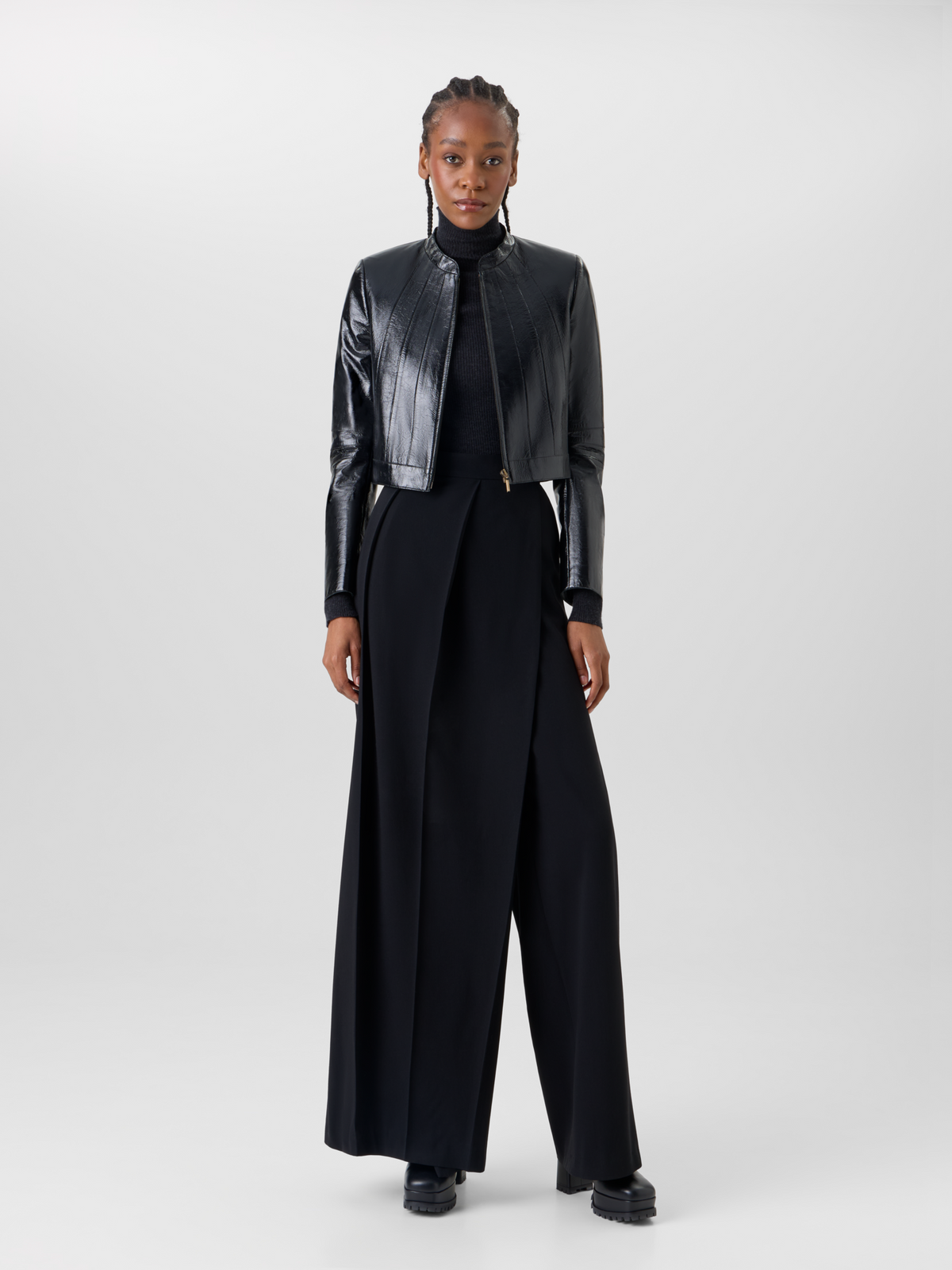 Designer Kurze taillierte Jacke aus lackiertem Nappaleder - Schwarz 