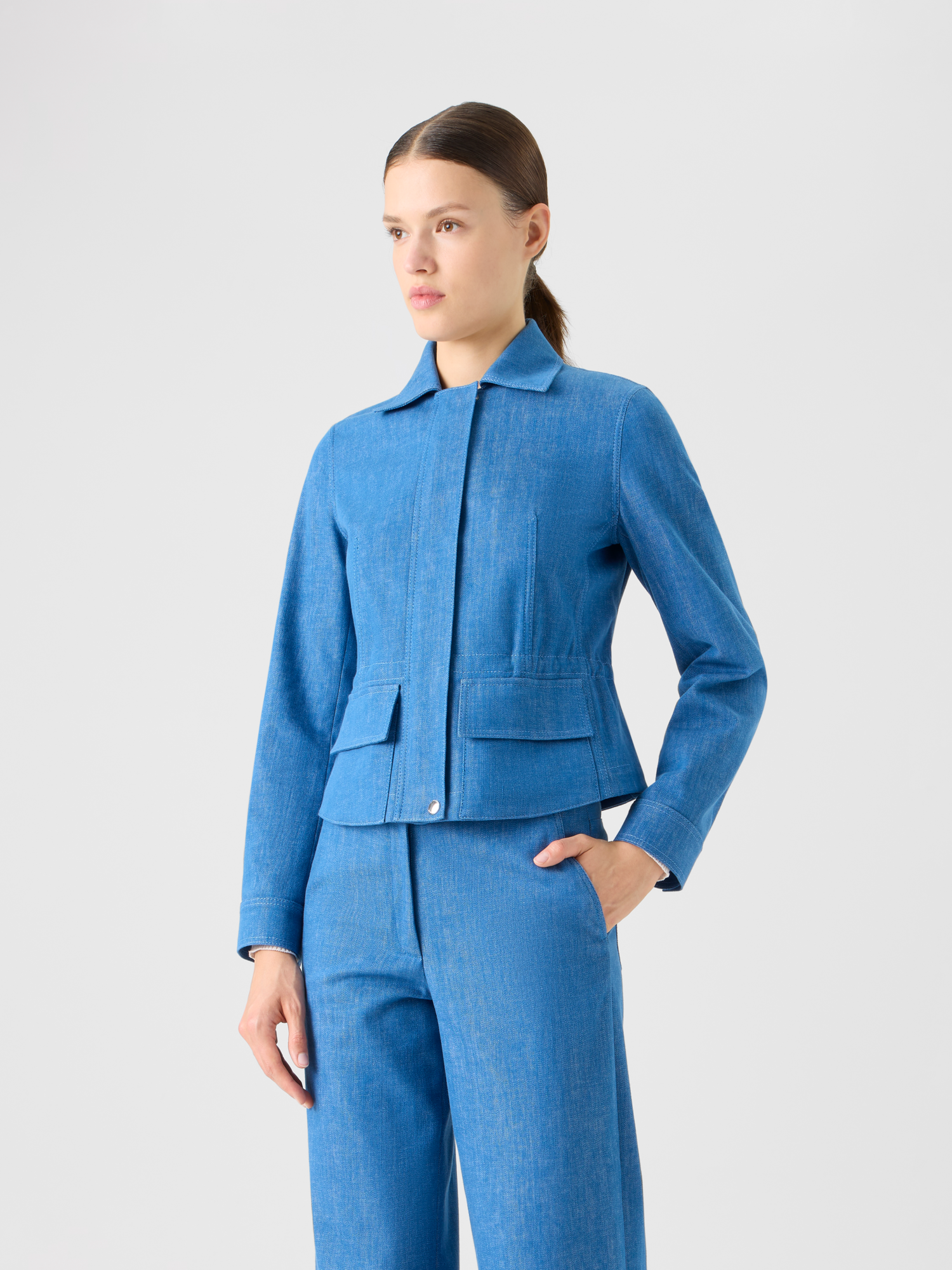 Designer Kurze Jacke aus Baumwoll-Stretch Denim - Blau 