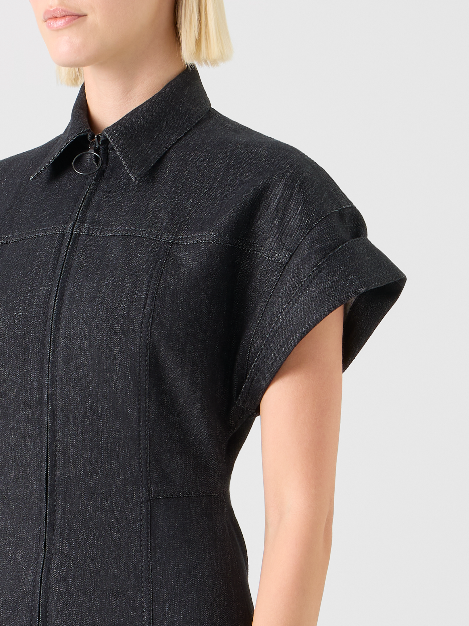 Designer Tailliertes Kleid aus Baumwoll-Stretch-Denim - Schwarz 
