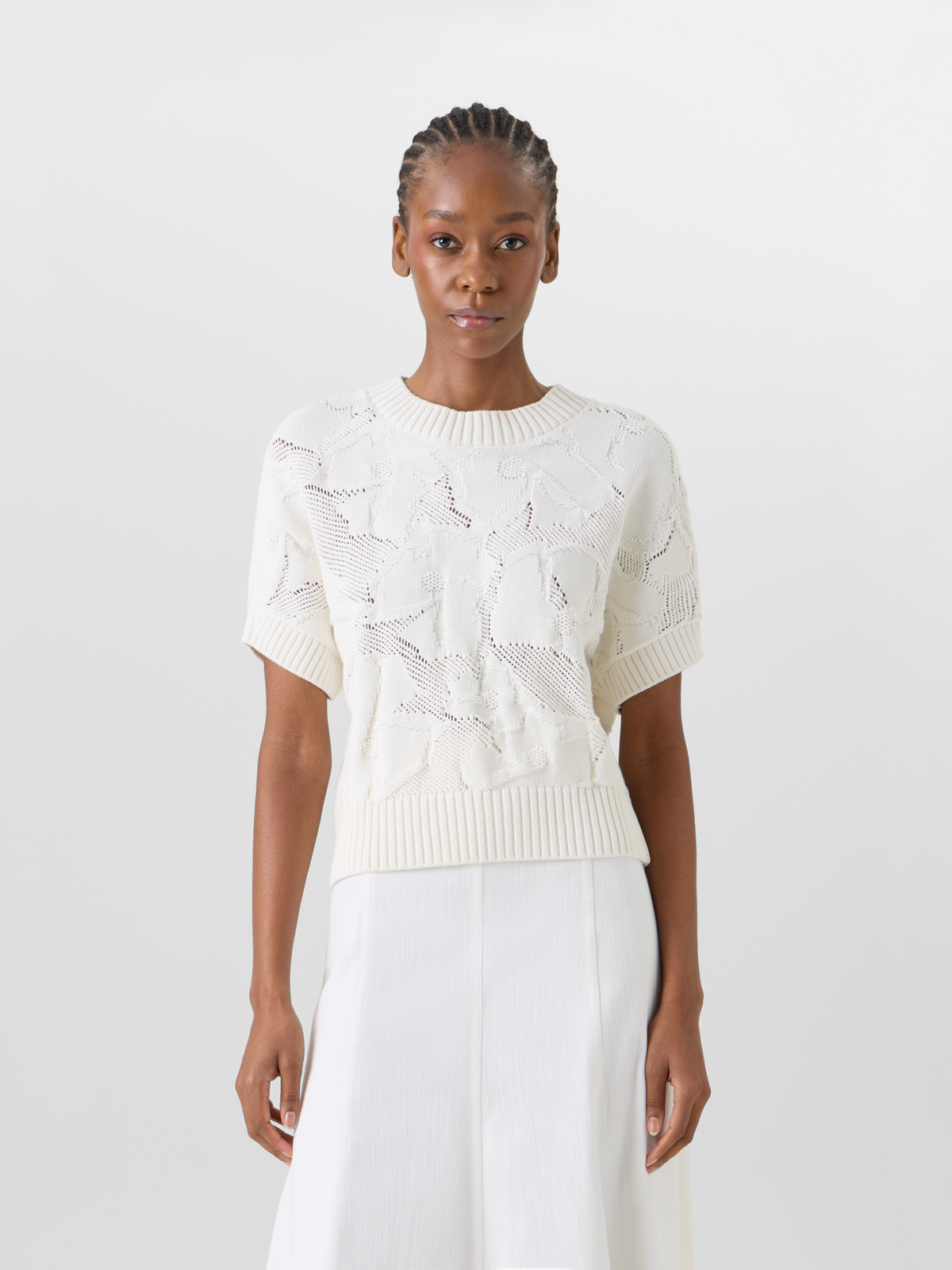 Designer Kurzärmeliger Strickpullover aus grobem Baumwollstrick mit Ajour - Ecru #editorial