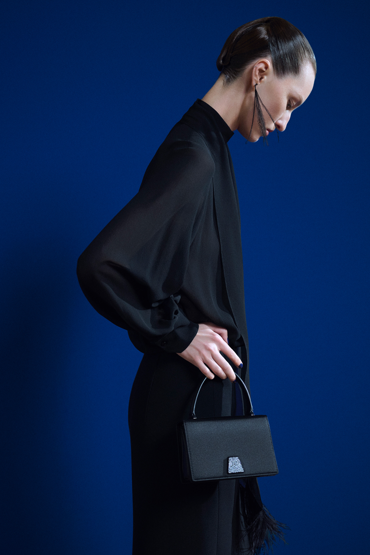 Designer Transparente Seidenbluse mit Federbesatz - Schwarz #editorial