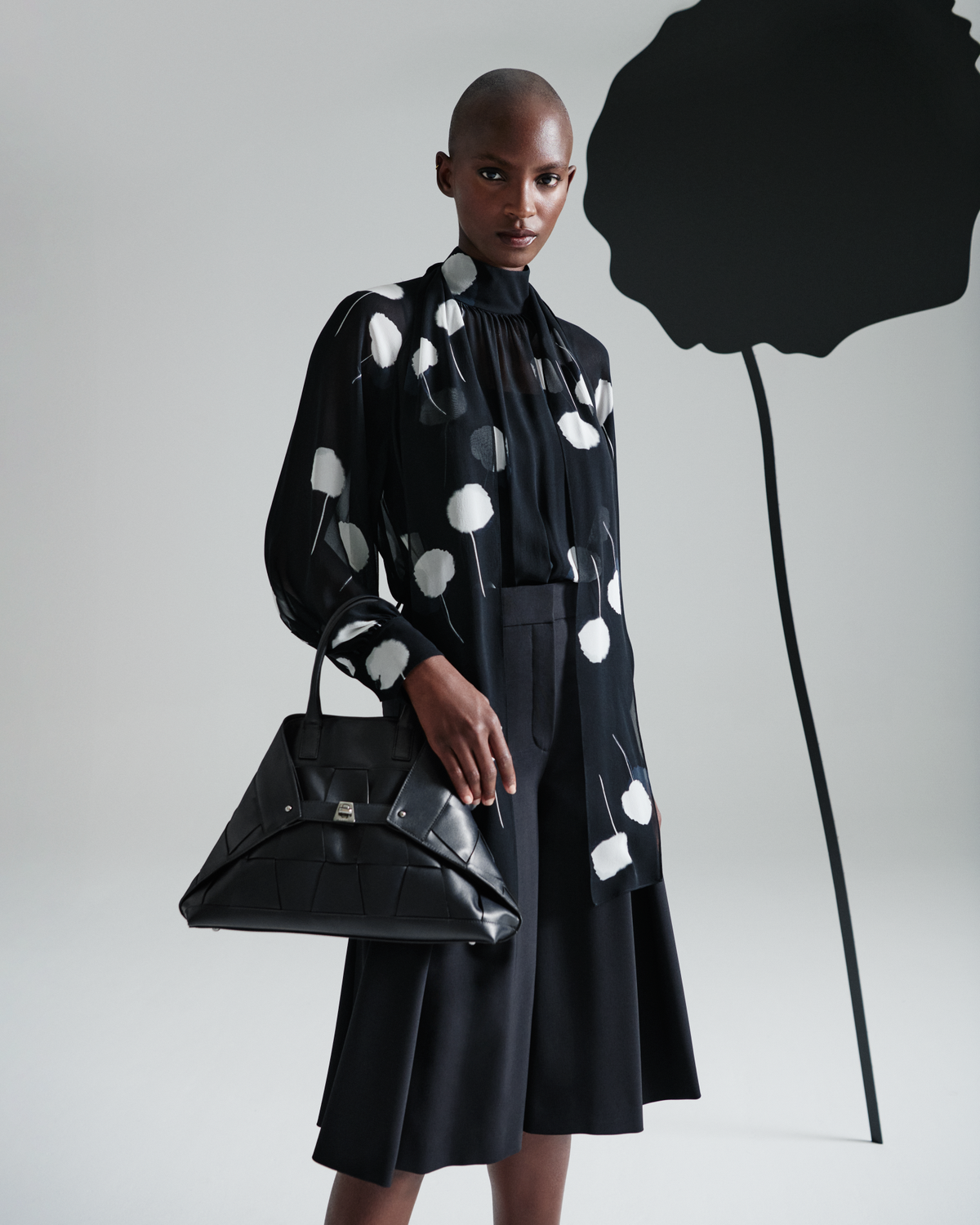 Designer Ai Small Top Handle Tote - Schwarz #editorial