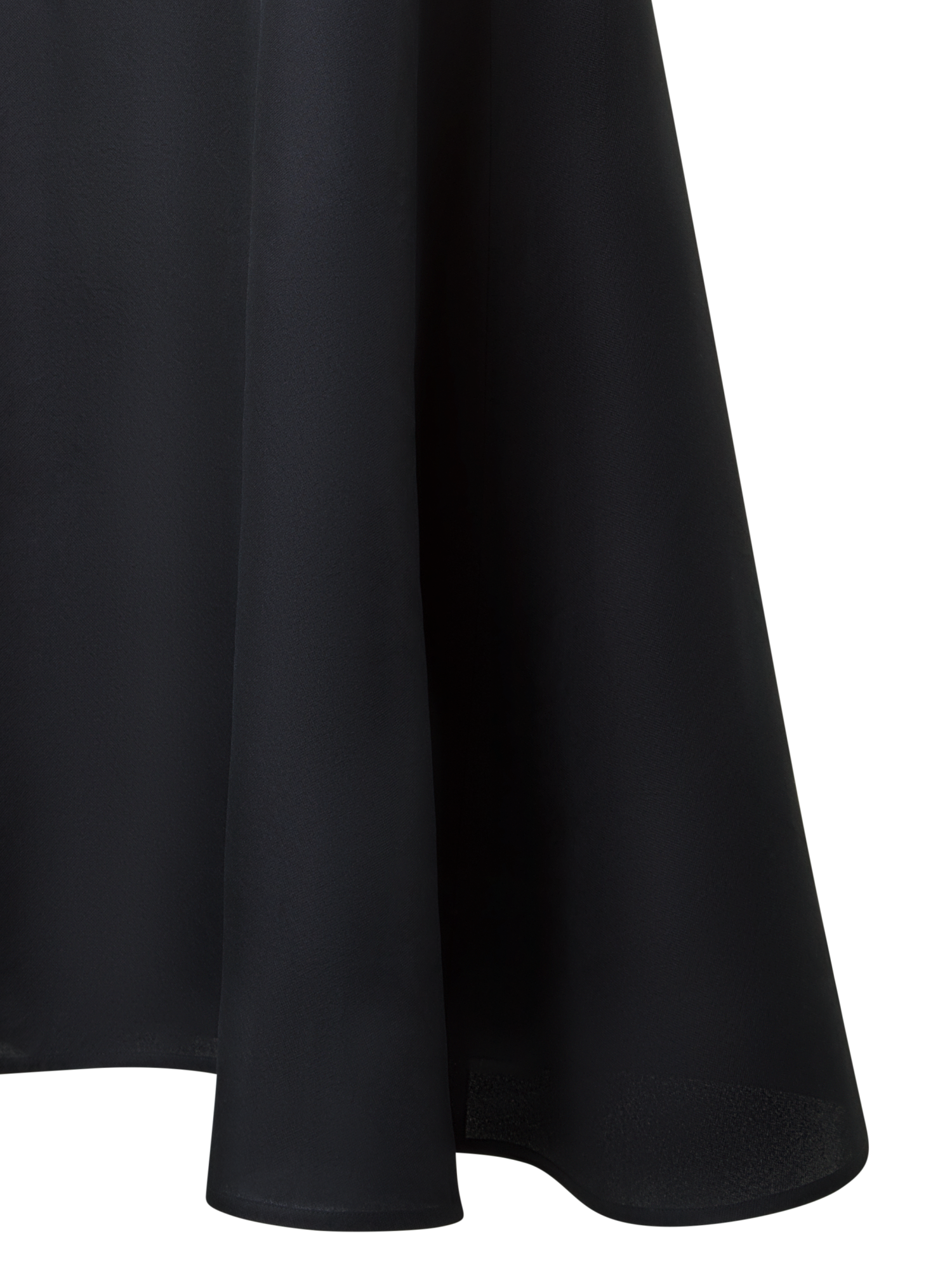 Designer Abendkleid aus Seide mit Organza-Anemone - Schwarz