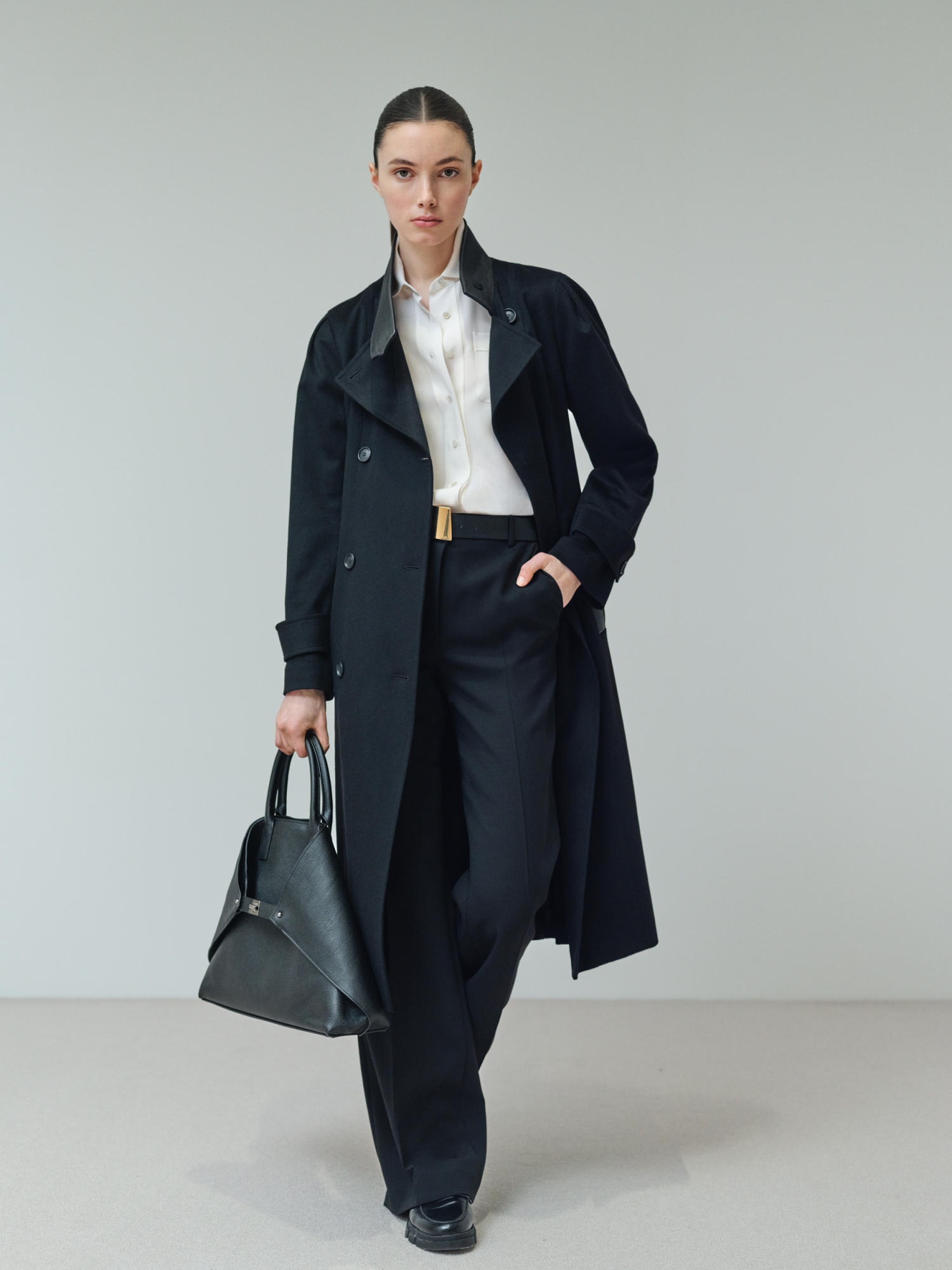 Designer Ai Medium Shoulder Tote - Schwarz 