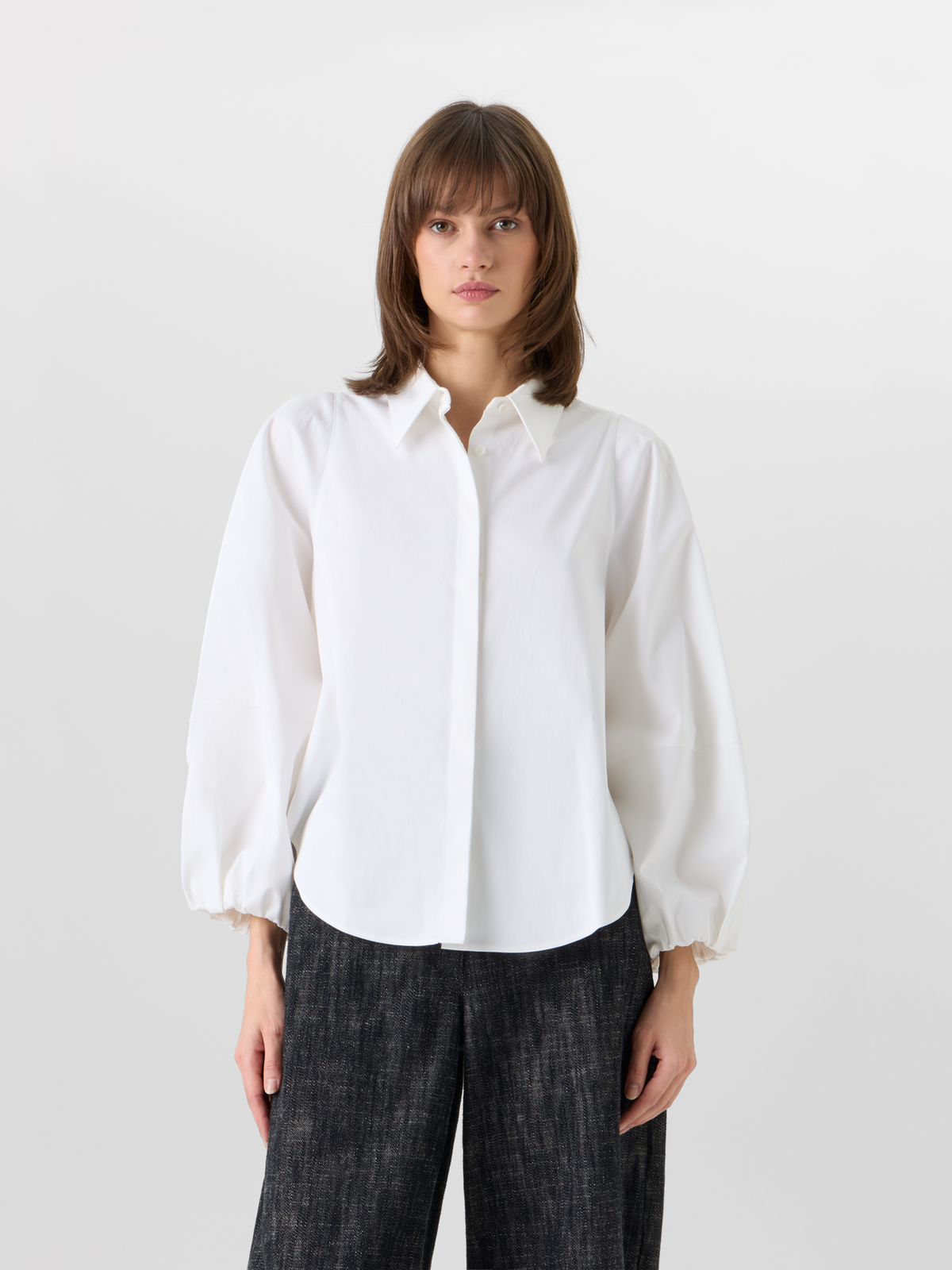 Designer Boxy-Hemdbluse aus gewaschenem Baumwoll-Satin - Ecru #editorial