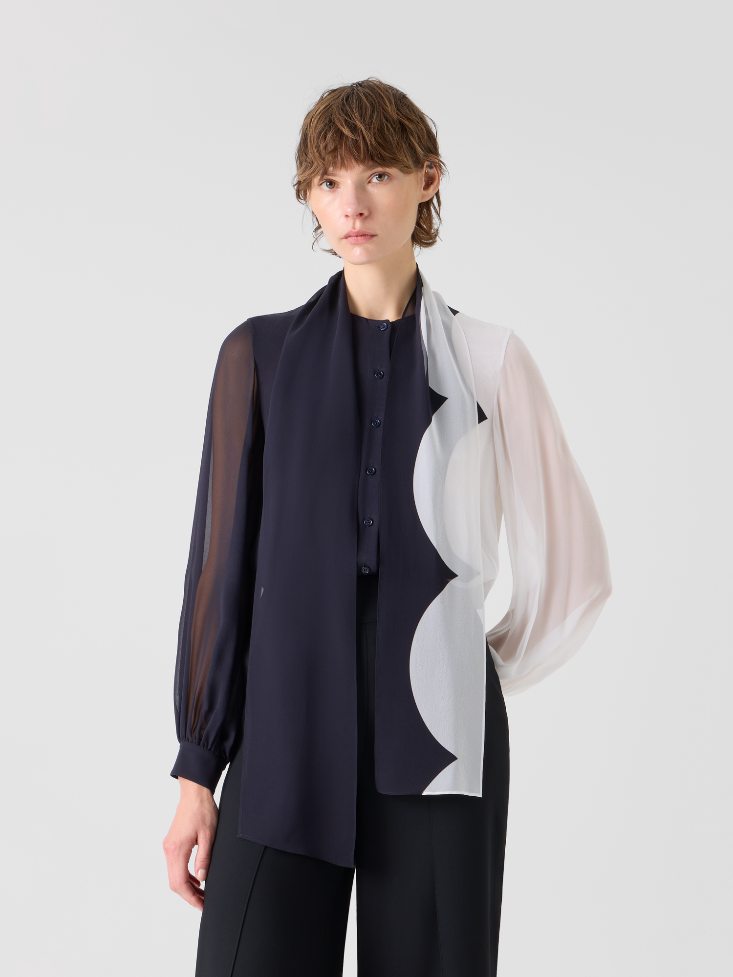 Designer Seidenbluse mit Volumenärmeln - Bunt