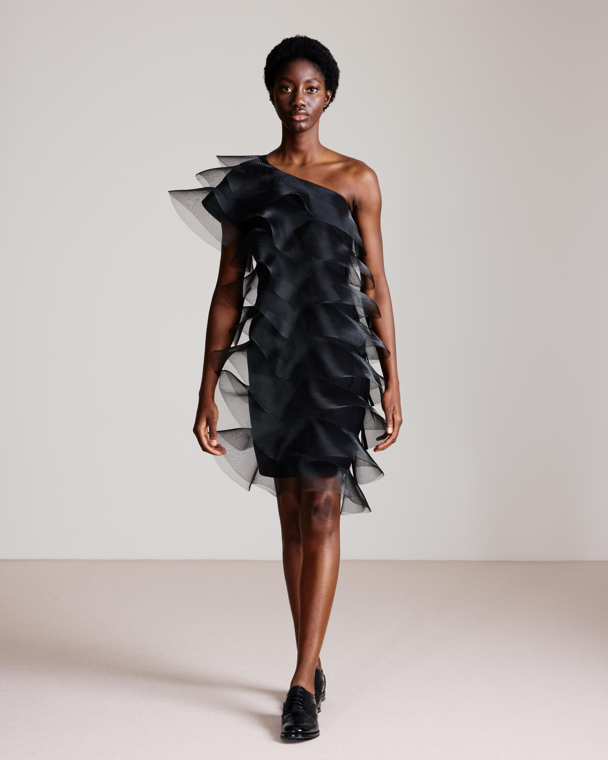 Designer Baumwoll-Seiden-Cocktailkleid mit Wellen - Schwarz #editorial