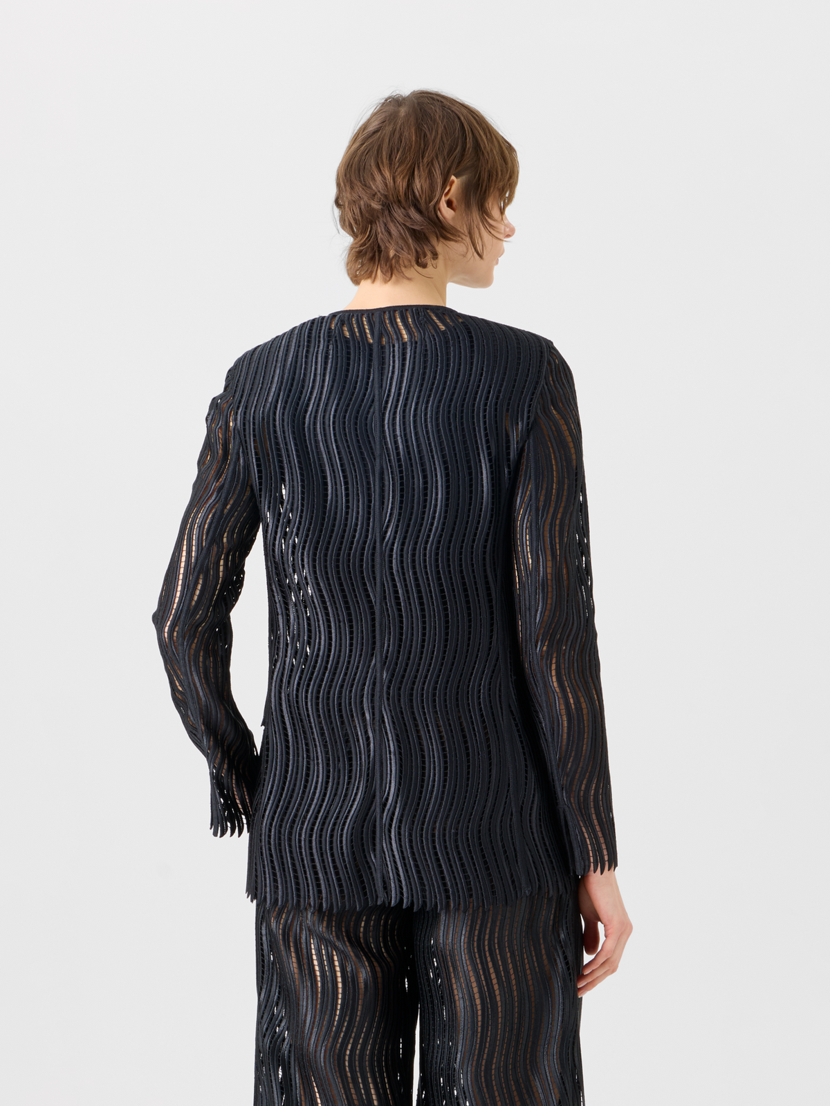 Designer Hekka lange transparente Jacke aus Wave-Guipure - Schwarz #editorial