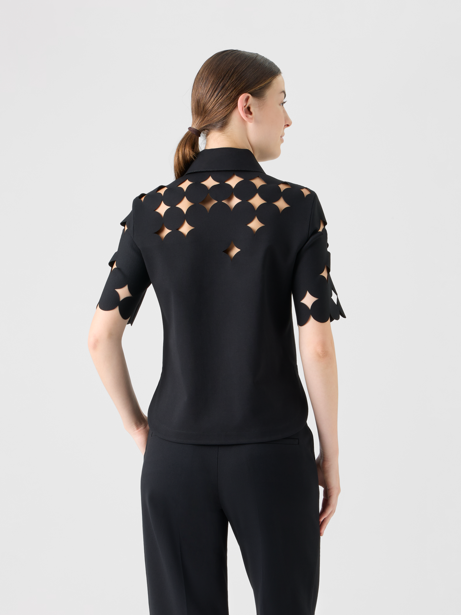 Designer Poloshirt mit Dropping-Dot-Ausschnitt - Schwarz 
